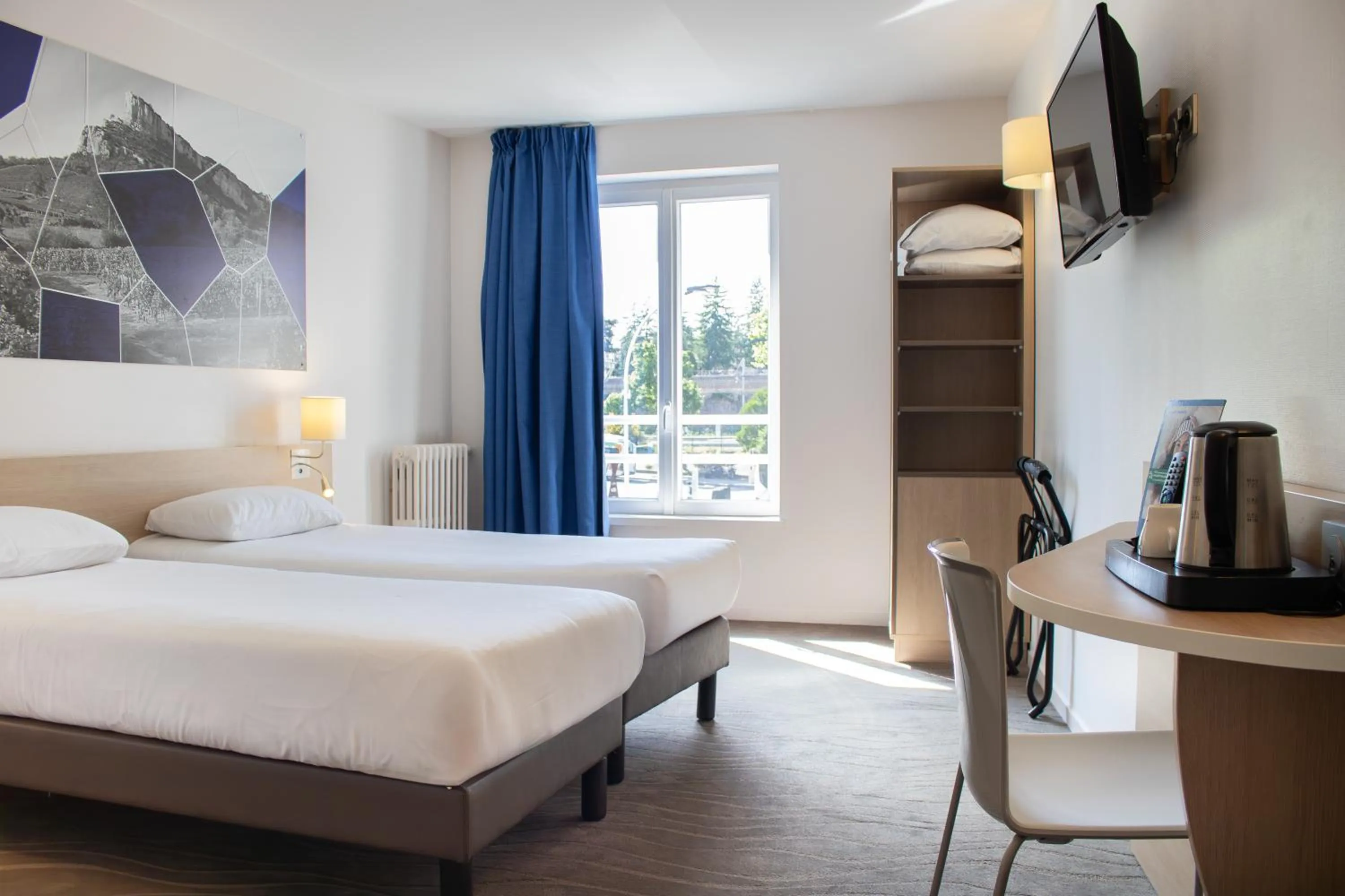 Bedroom, Bed in Brit Hotel Mâcon Centre Gare