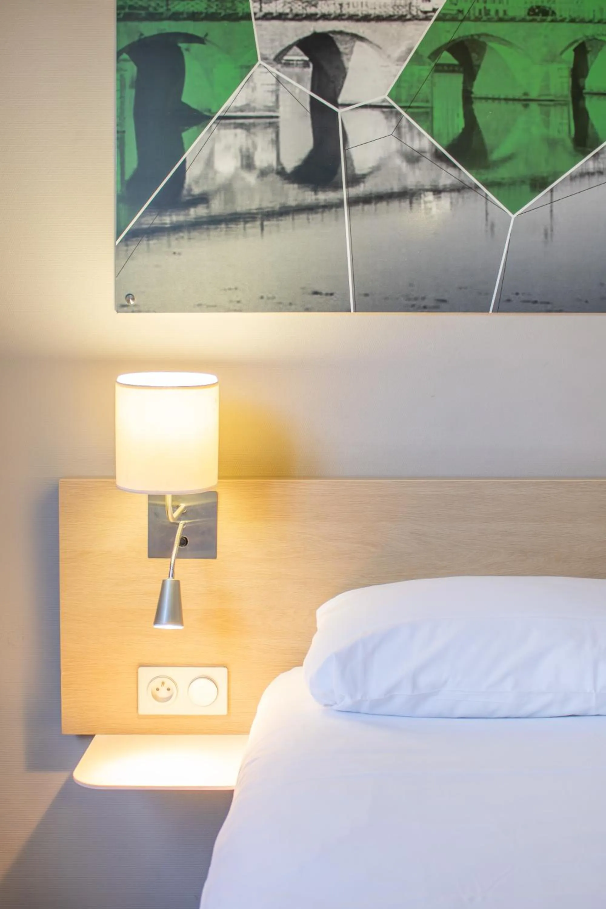 Bedroom, Bed in Brit Hotel Mâcon Centre Gare