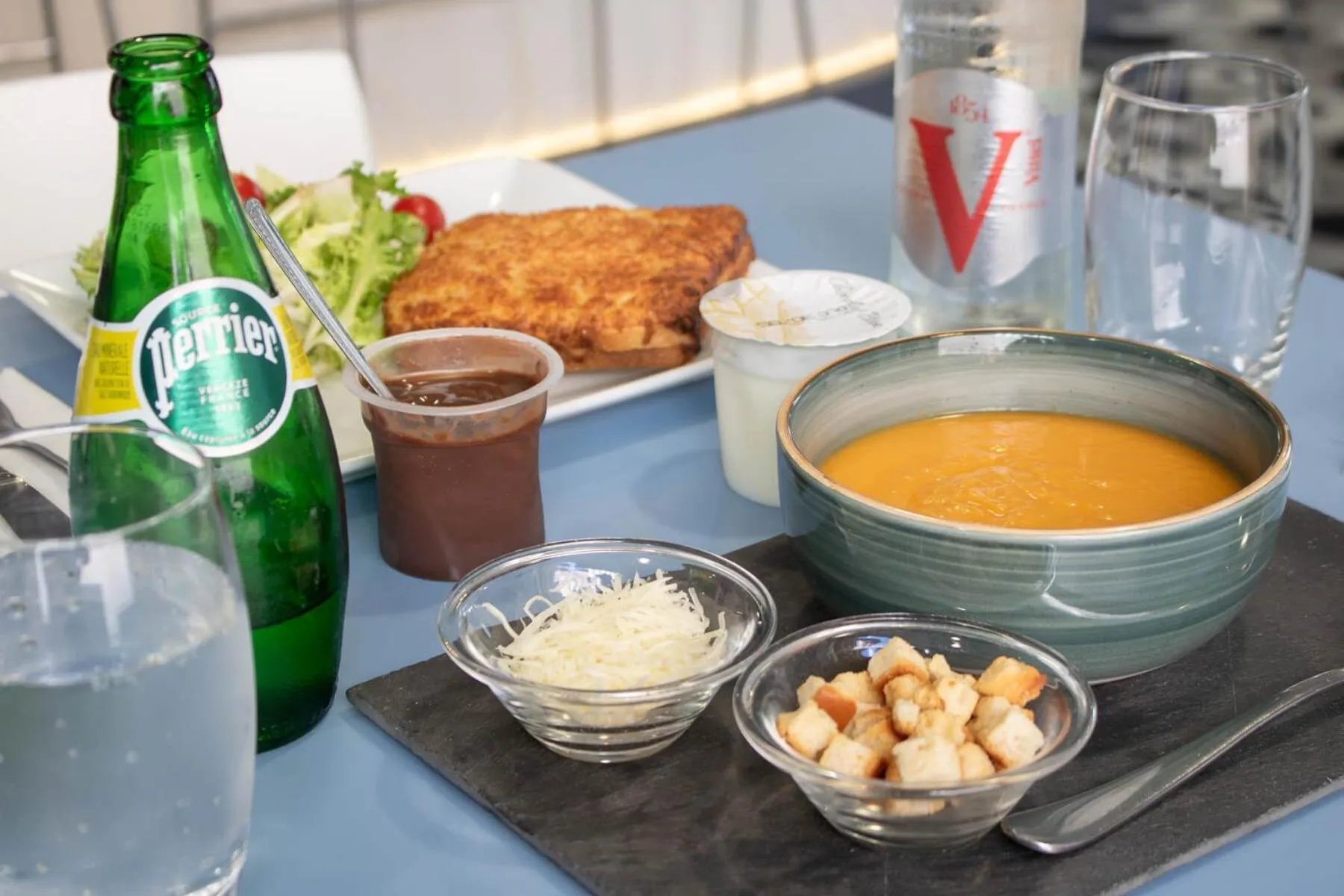 Food and drinks in Brit Hotel Mâcon Centre Gare