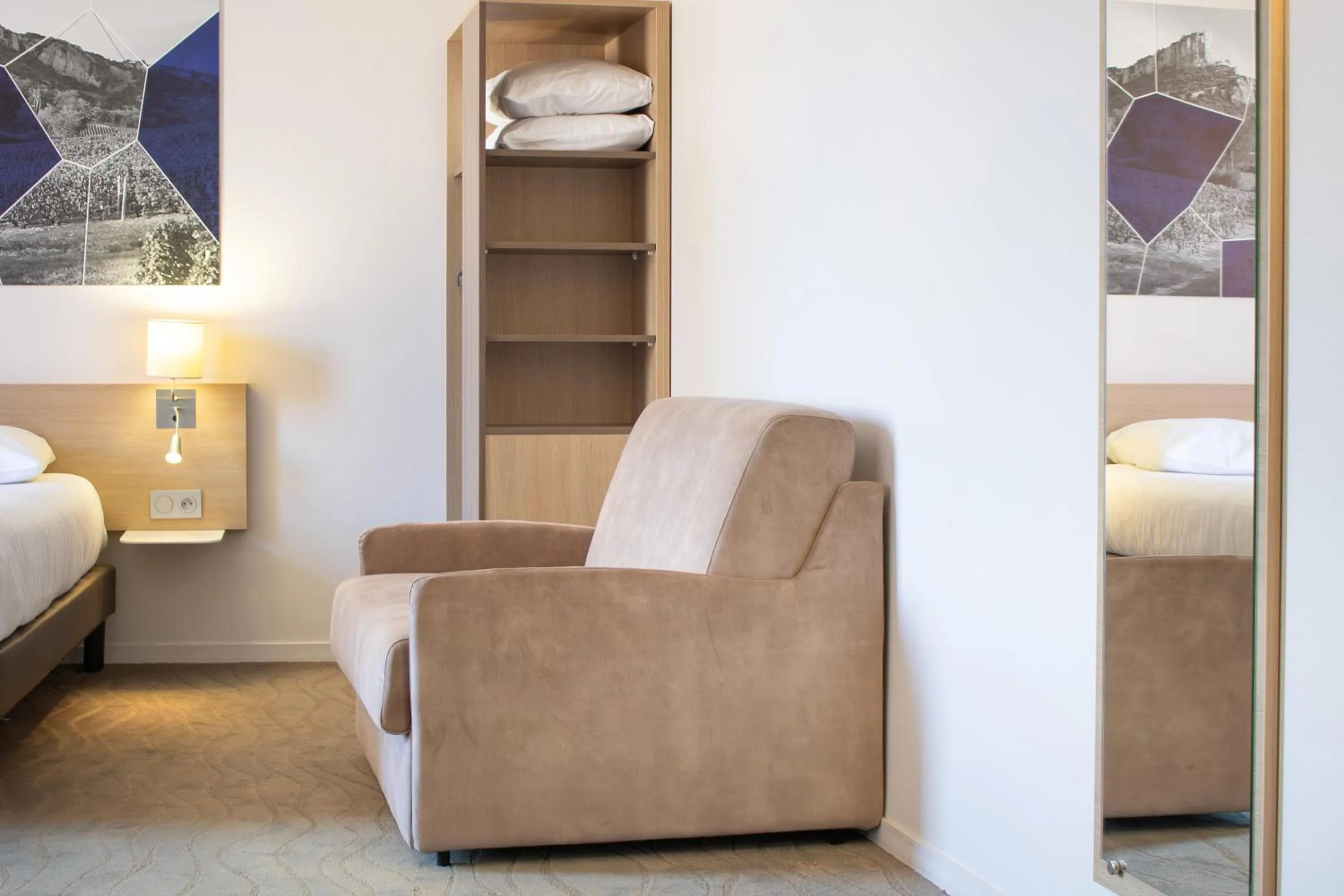 Bedroom, Bed in Brit Hotel Mâcon Centre Gare