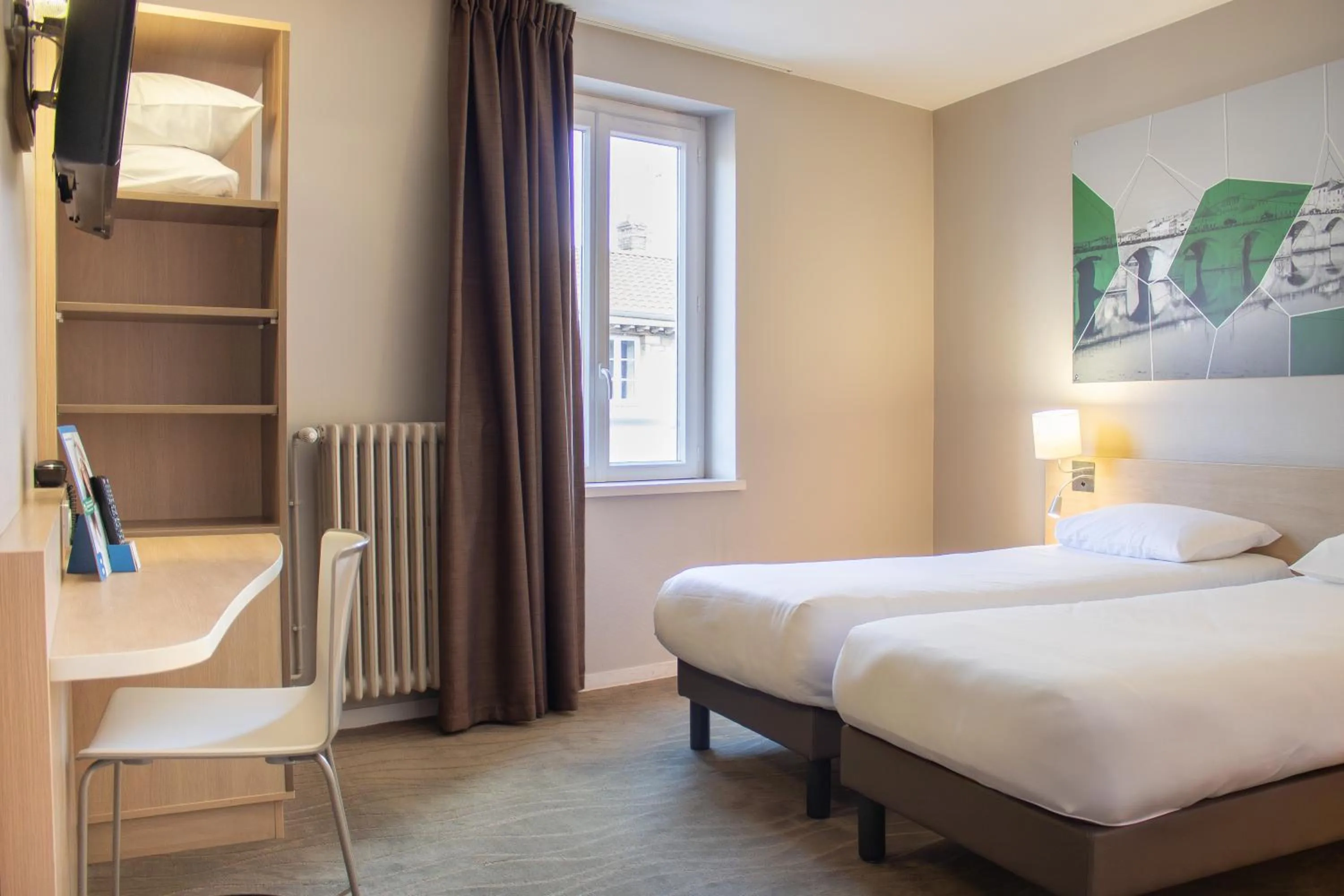 Bedroom, Bed in Brit Hotel Mâcon Centre Gare