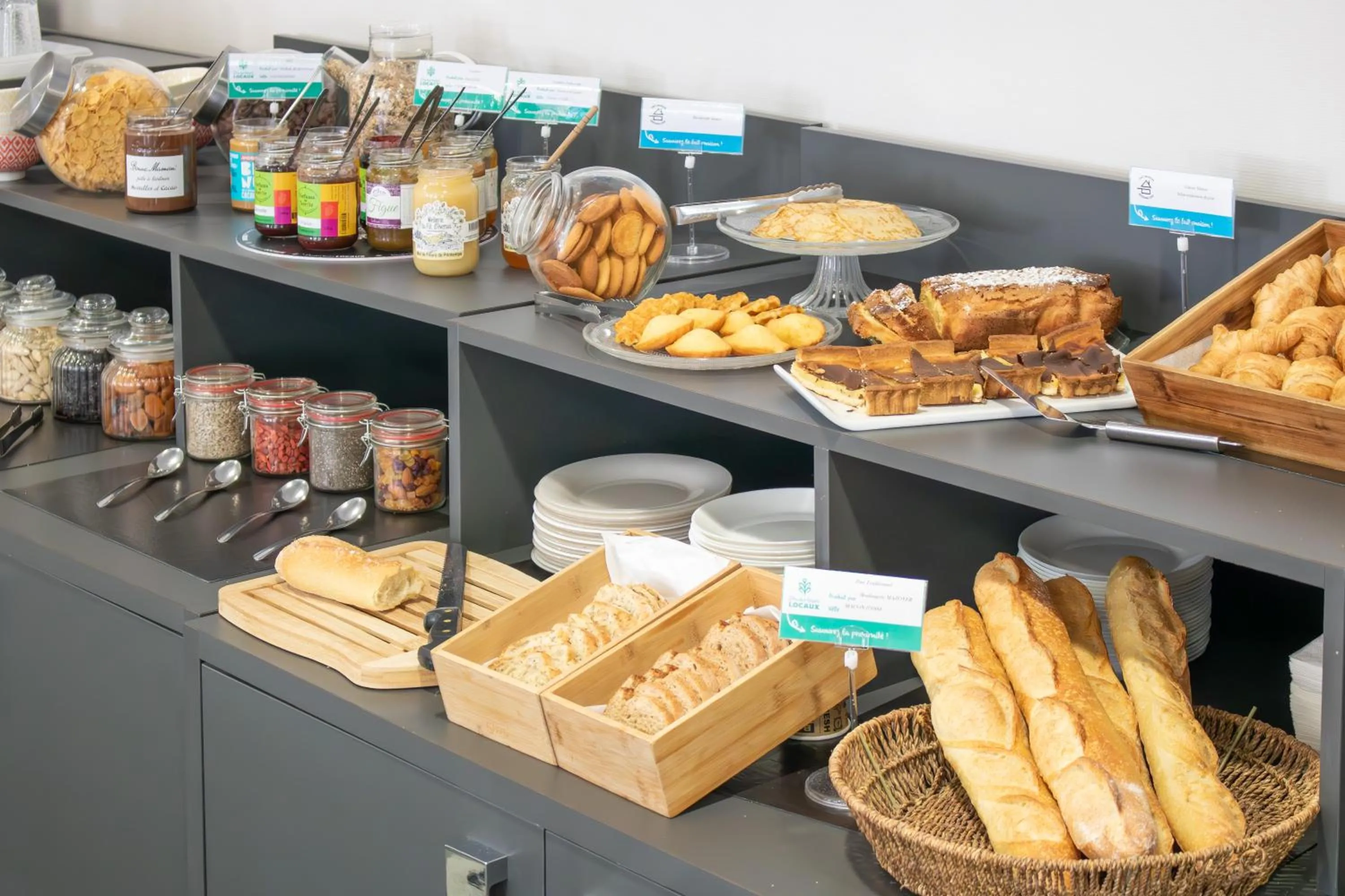 Breakfast in Brit Hotel Mâcon Centre Gare