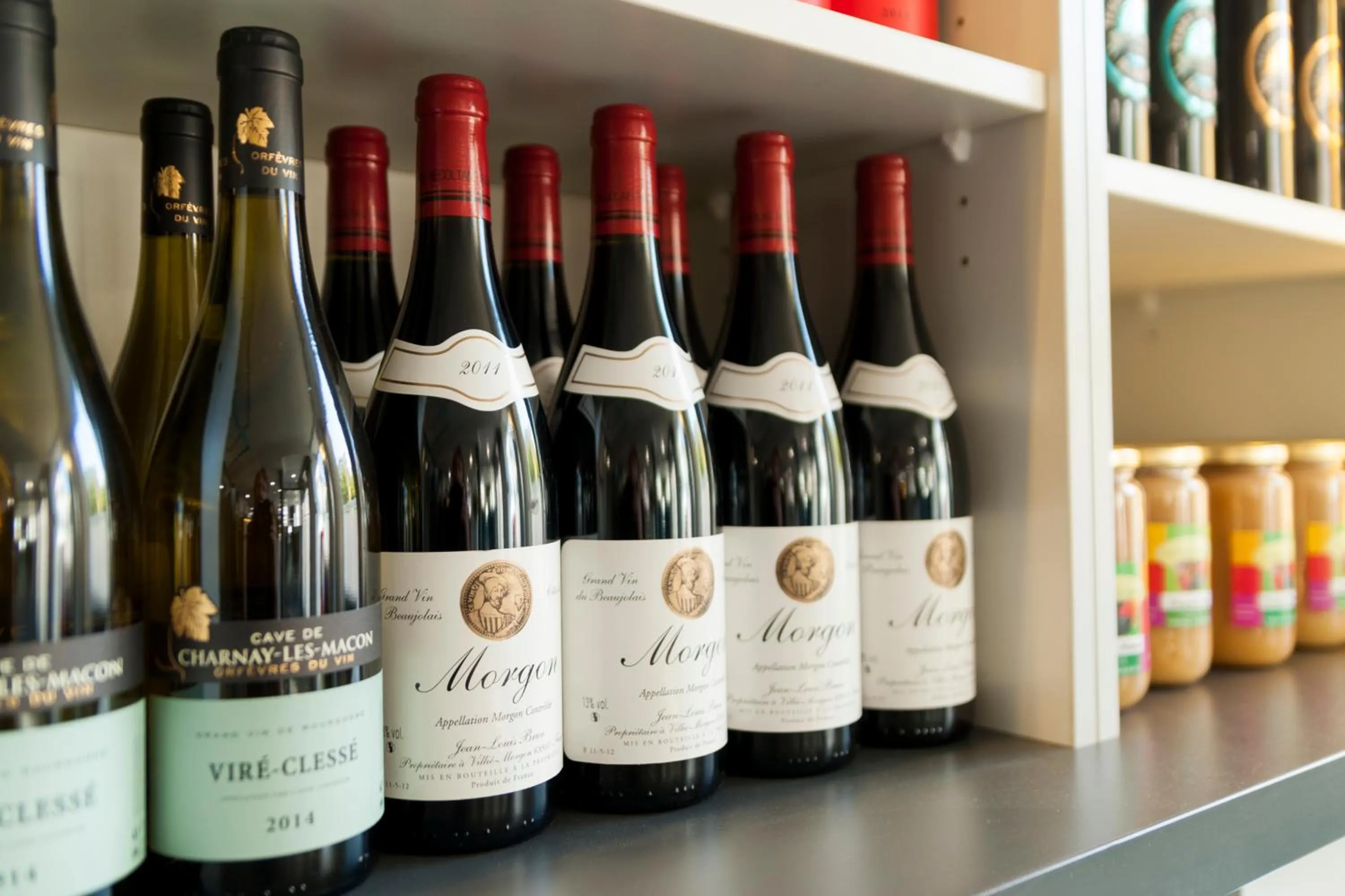 On-site shops in Brit Hotel Mâcon Centre Gare