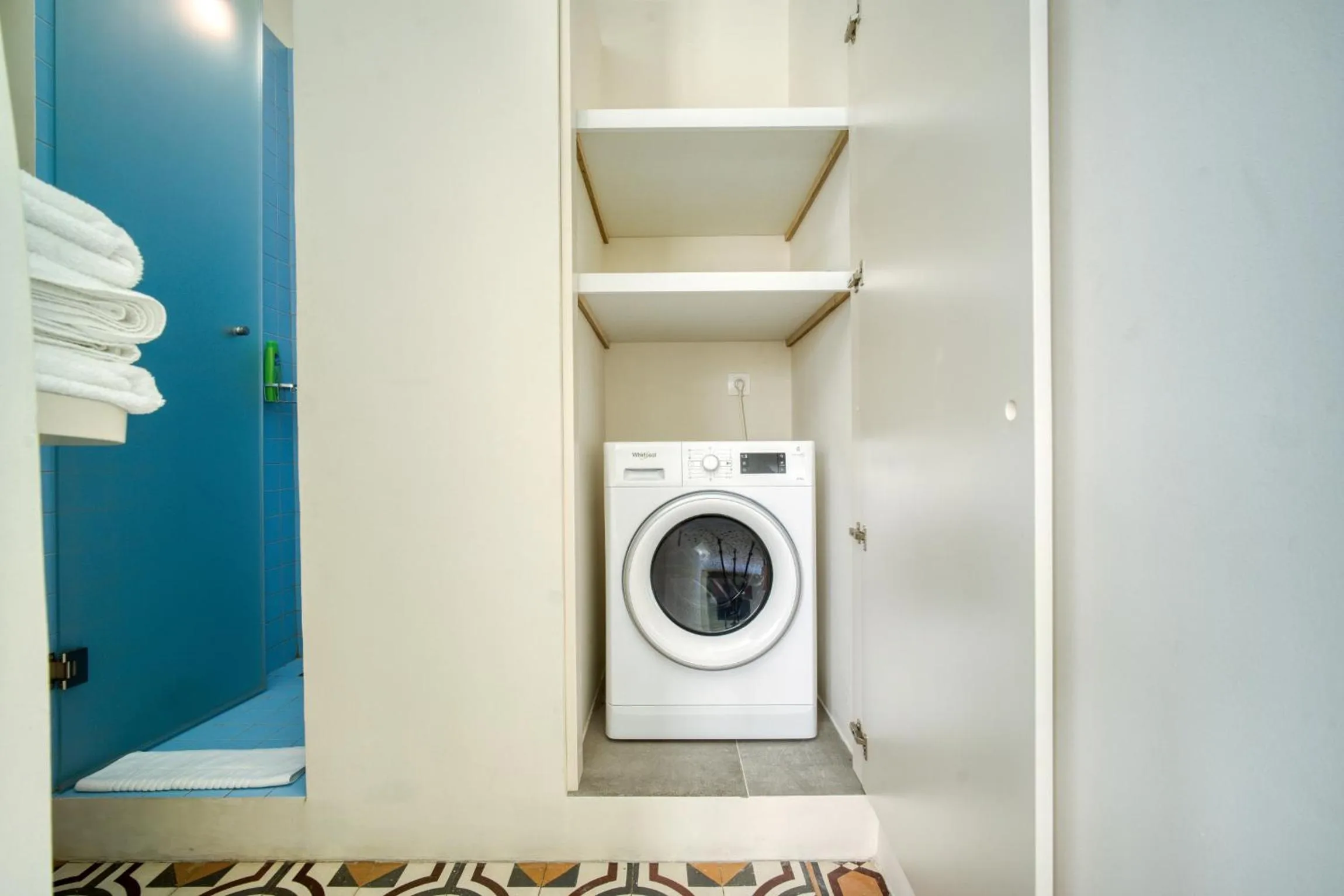 Shower in KERAMOS Athens