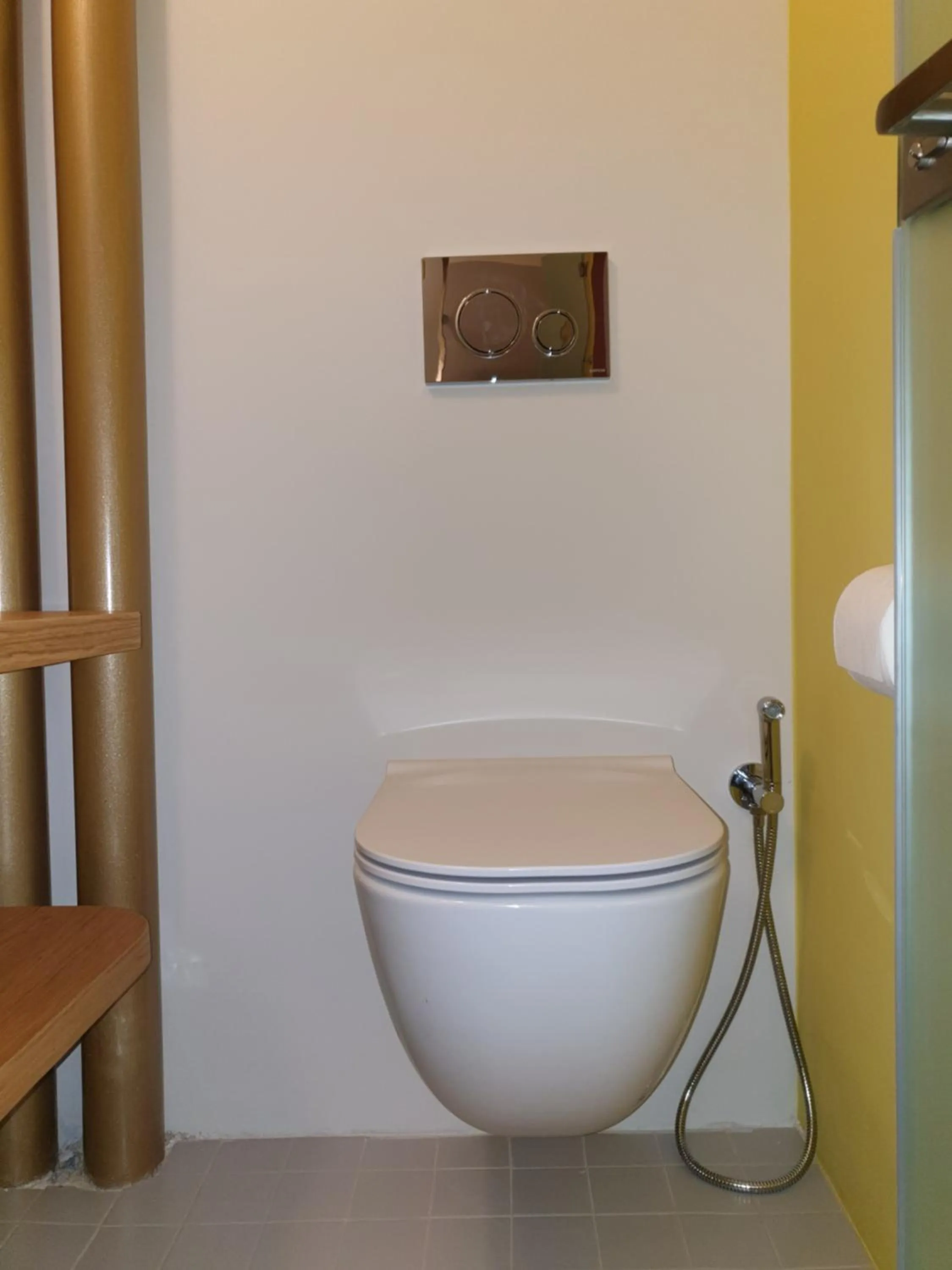 Toilet in KERAMOS Athens