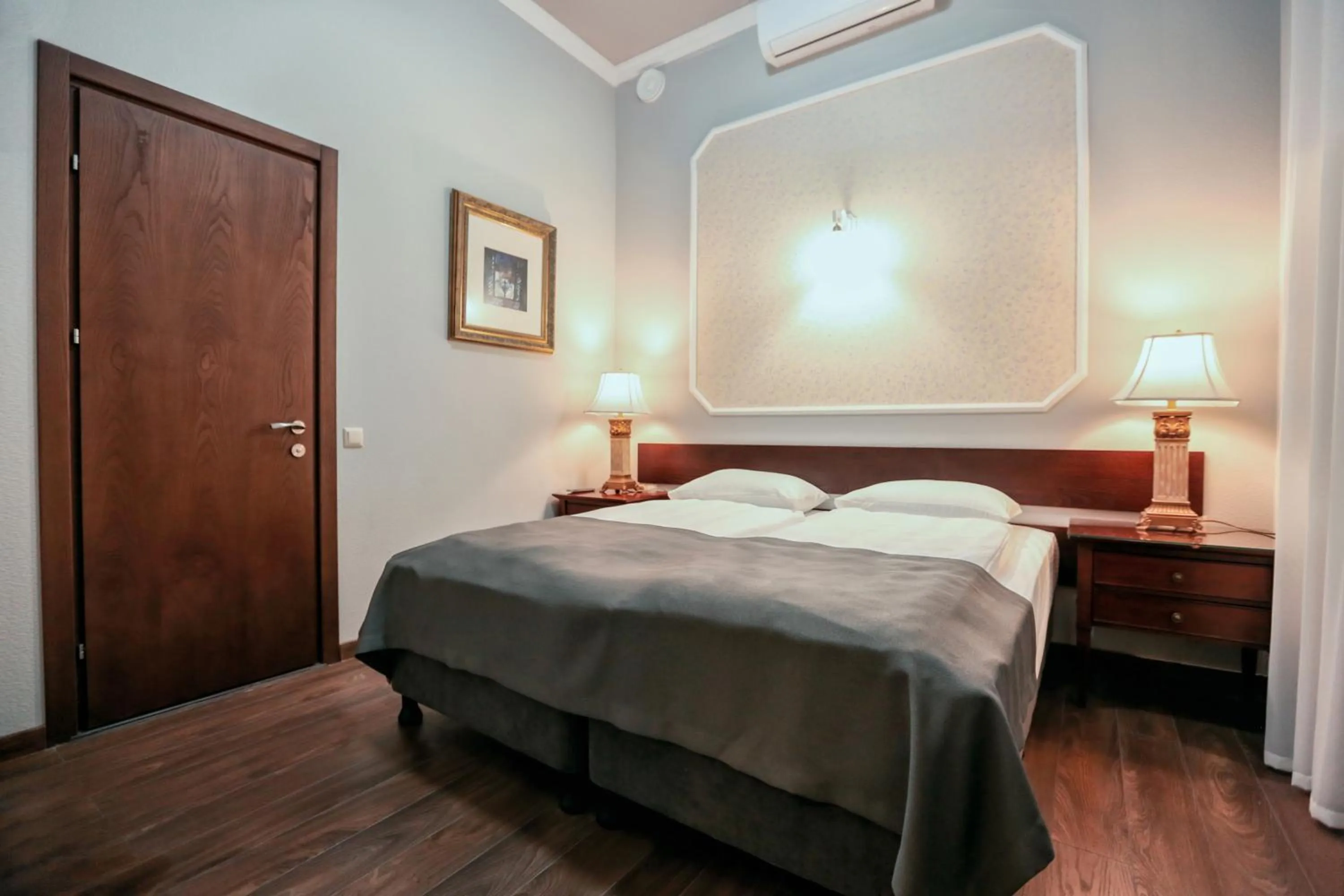 Bedroom, Bed in Tea for Two Hotel