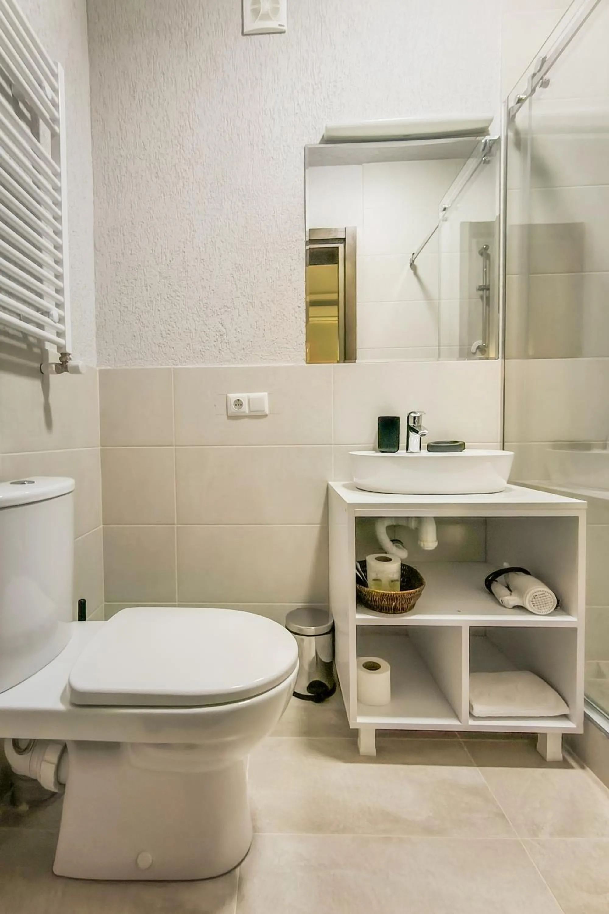 Bathroom in Tea for Two Hotel