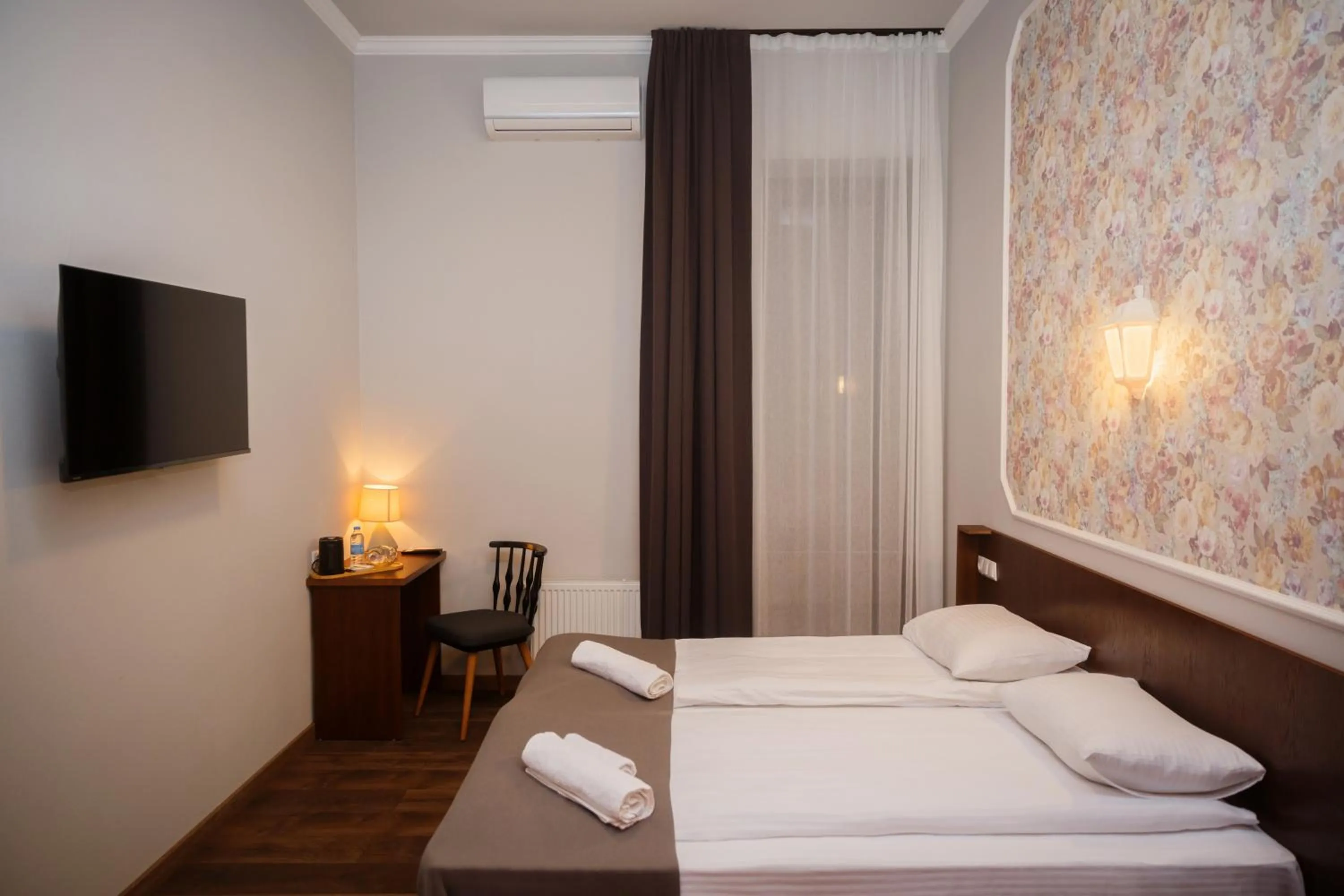 Photo of the whole room, Bed in Tea for Two Hotel