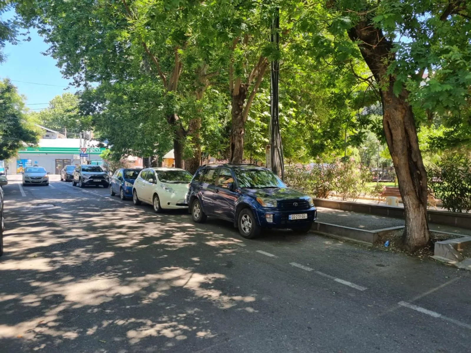 Parking in Tea for Two Hotel