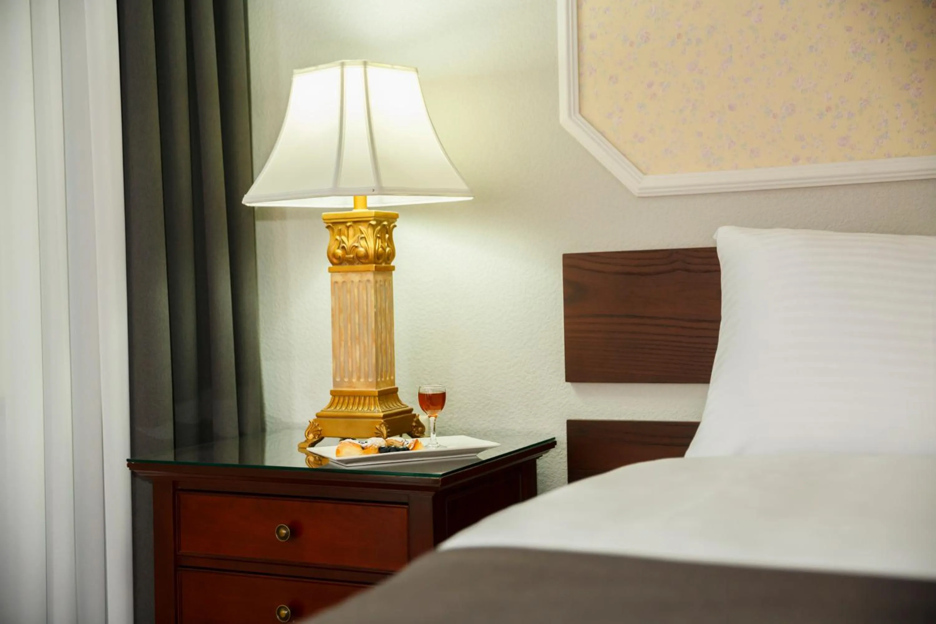 Bedroom, Bed in Tea for Two Hotel