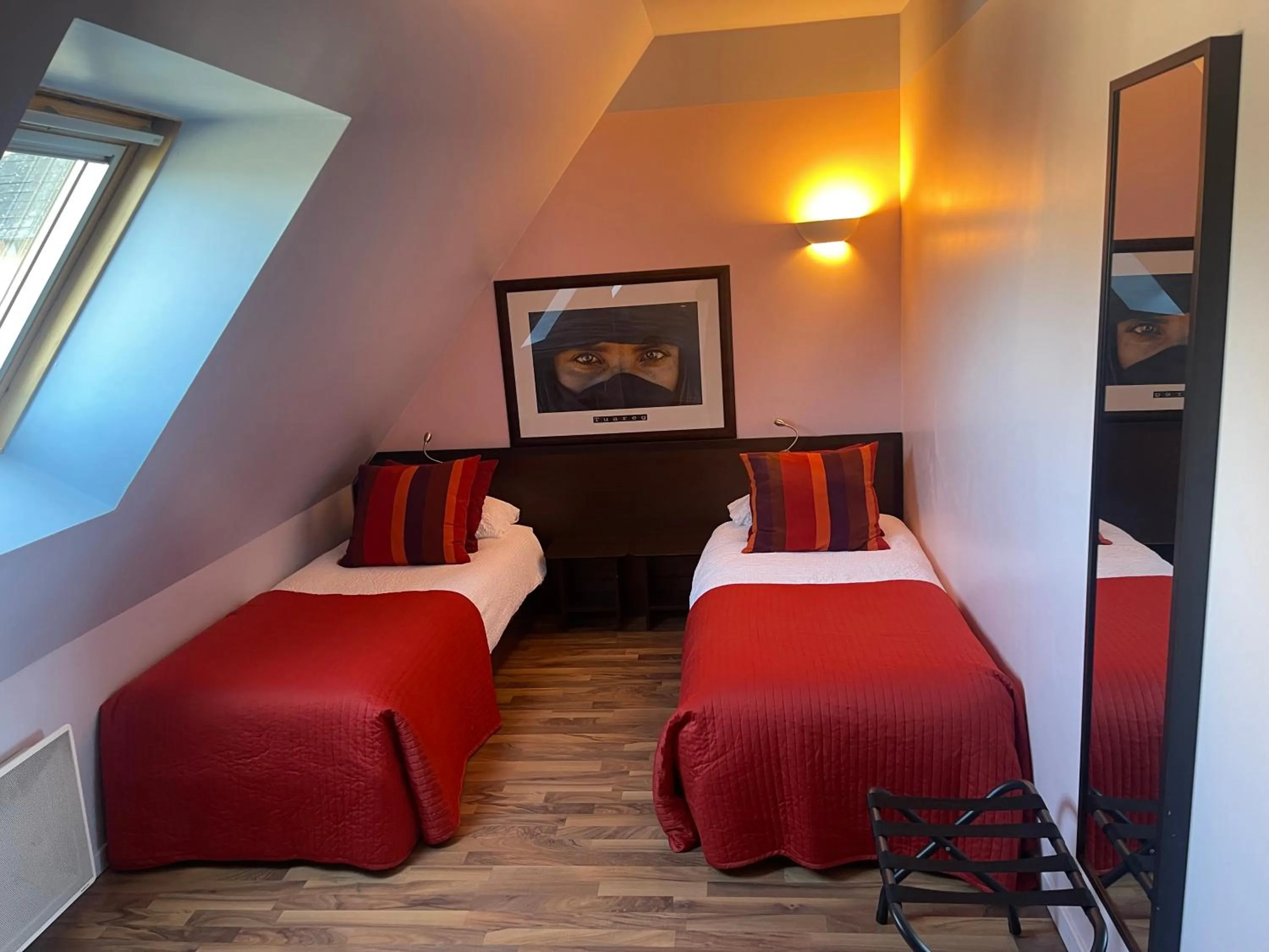 Bedroom, Bed in Logis Hôtels Le Saint Georges