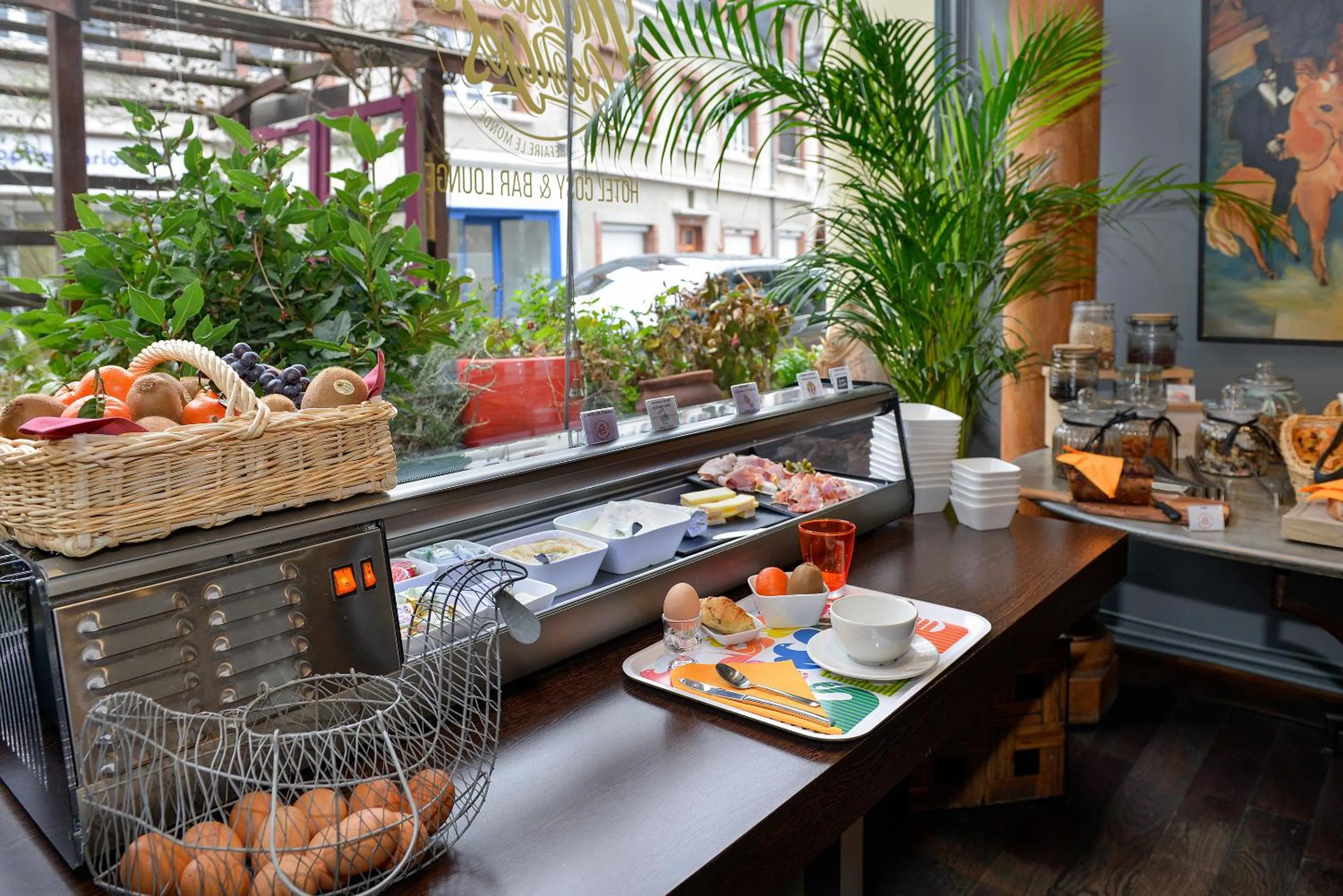 Buffet breakfast in Logis Hôtels Le Saint Georges