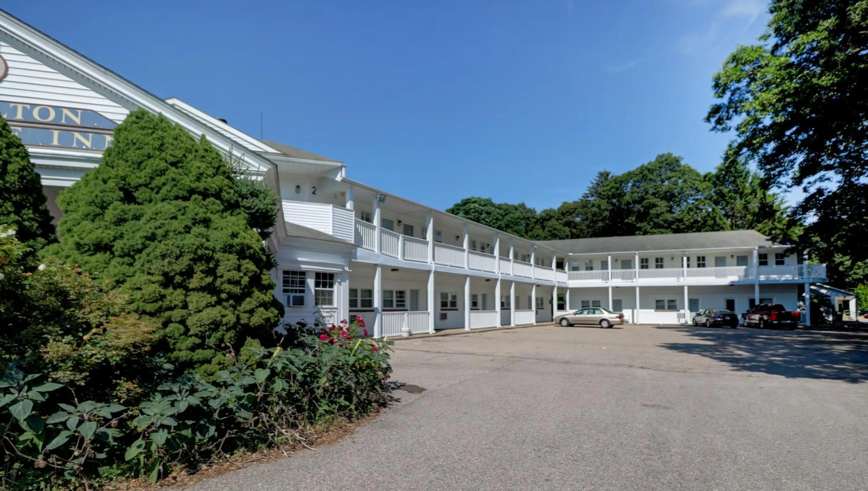 Property building in Hamilton Village Inn