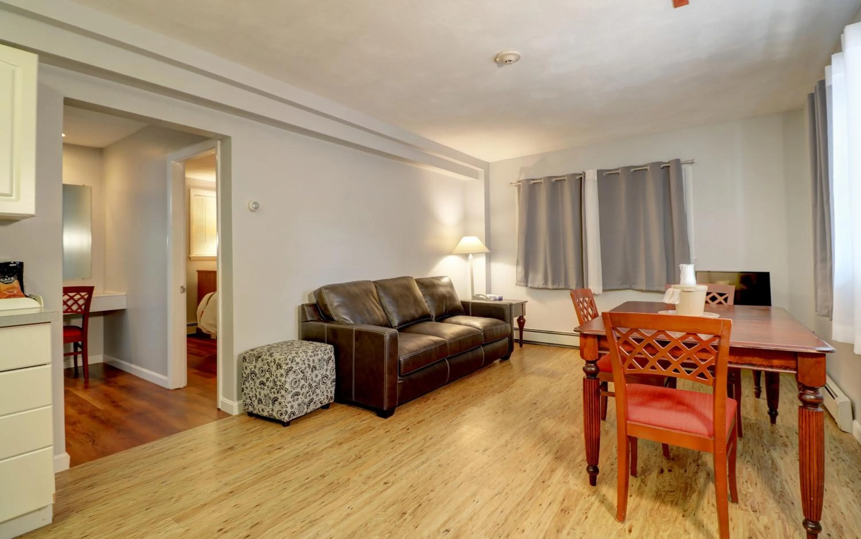 TV and multimedia in Hamilton Village Inn