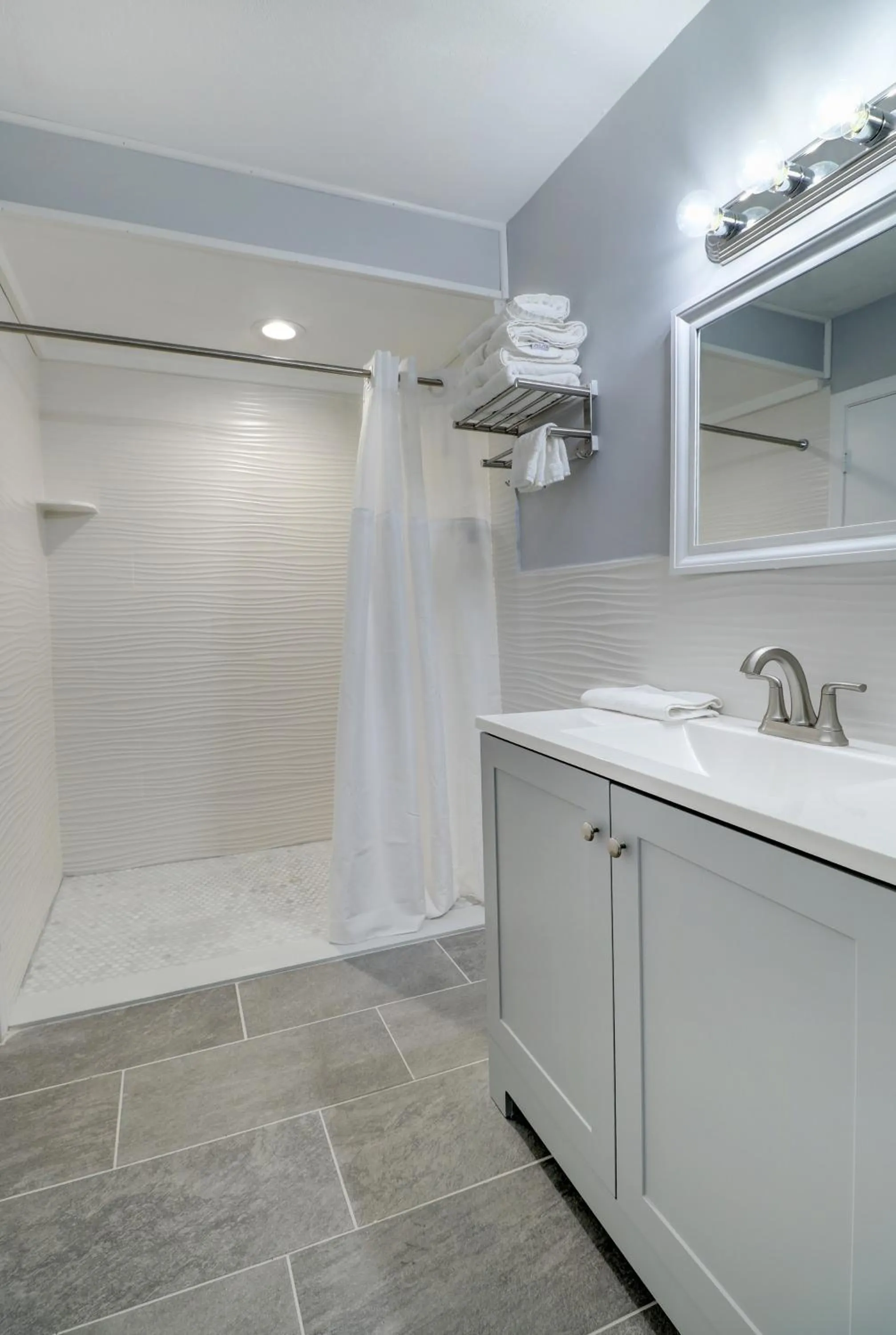 Shower in Hamilton Village Inn