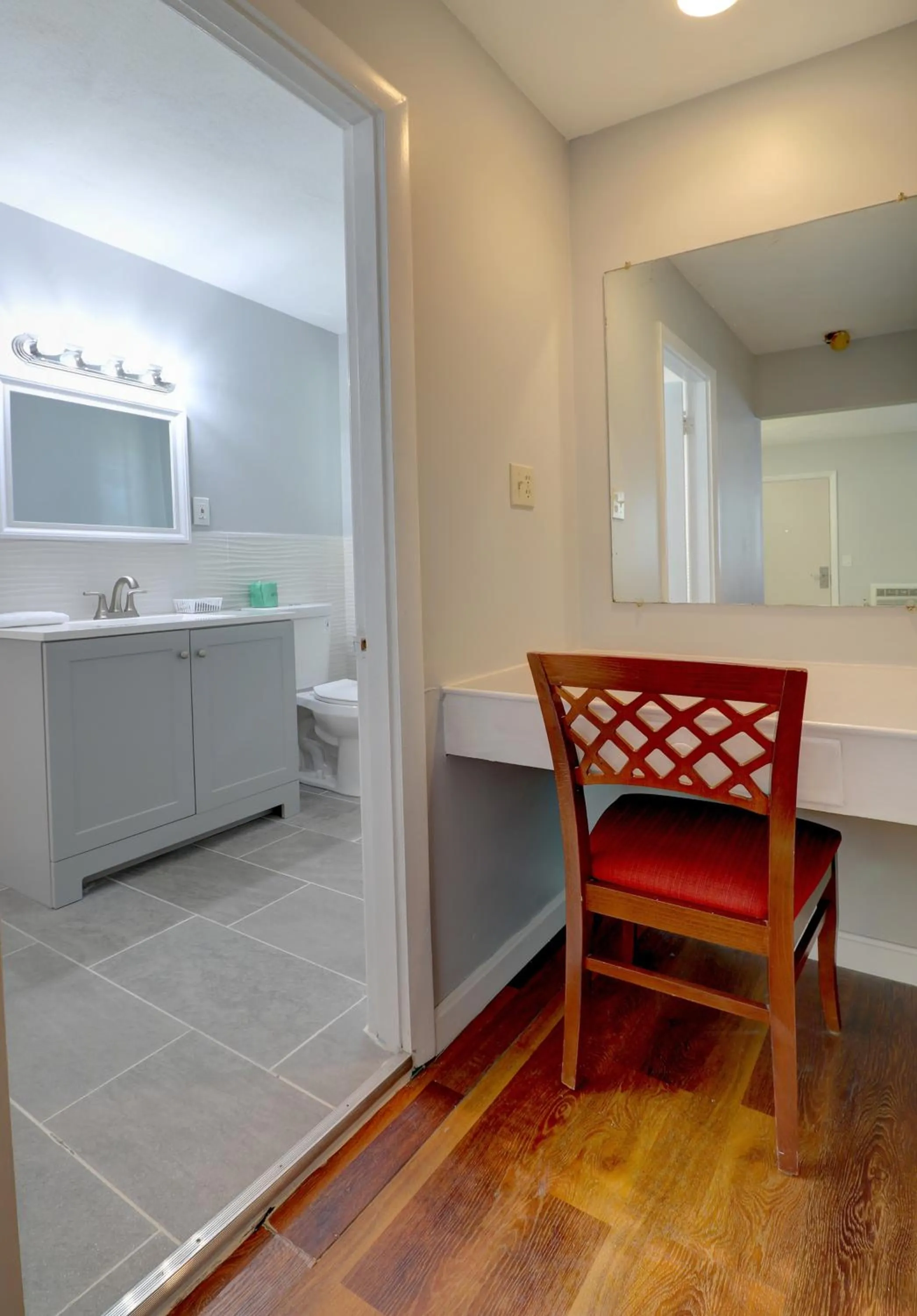 Bathroom in Hamilton Village Inn