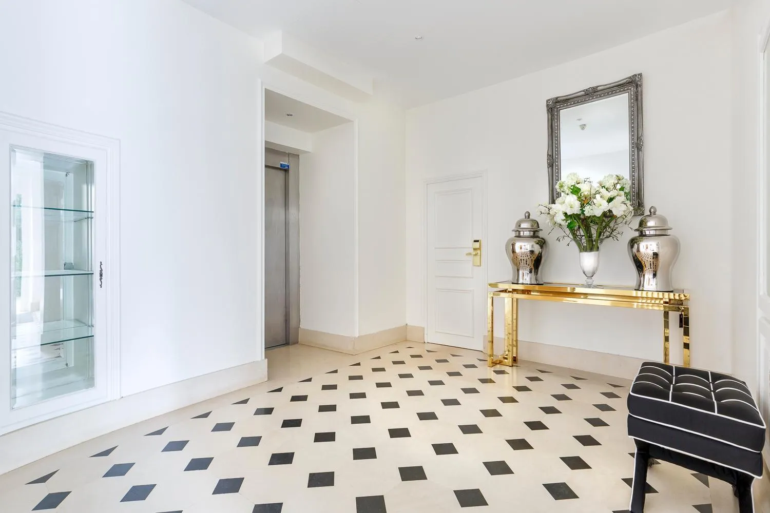 Lobby or reception in Château de Sancy