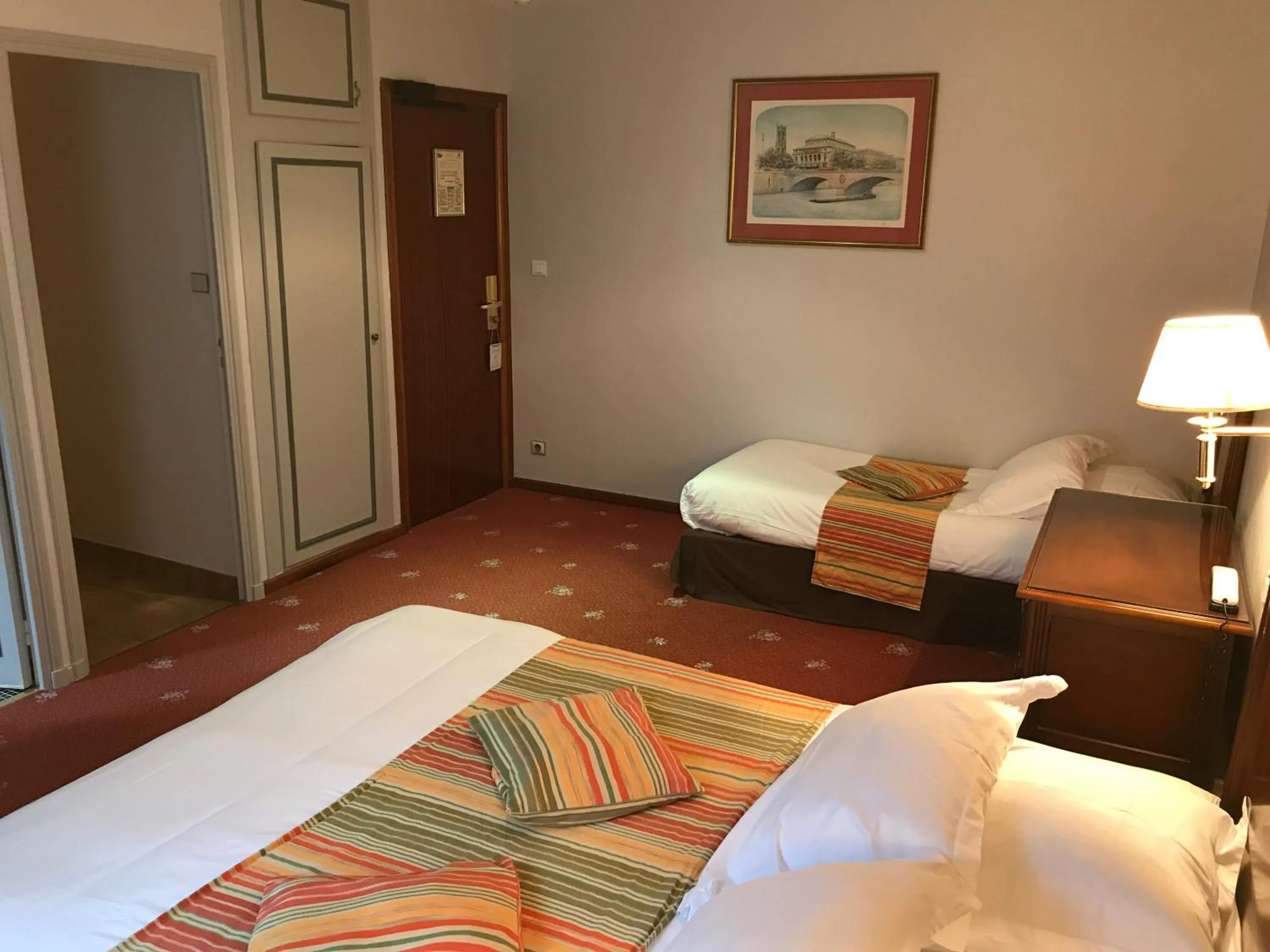 Photo of the whole room, Bed in Château de Sancy