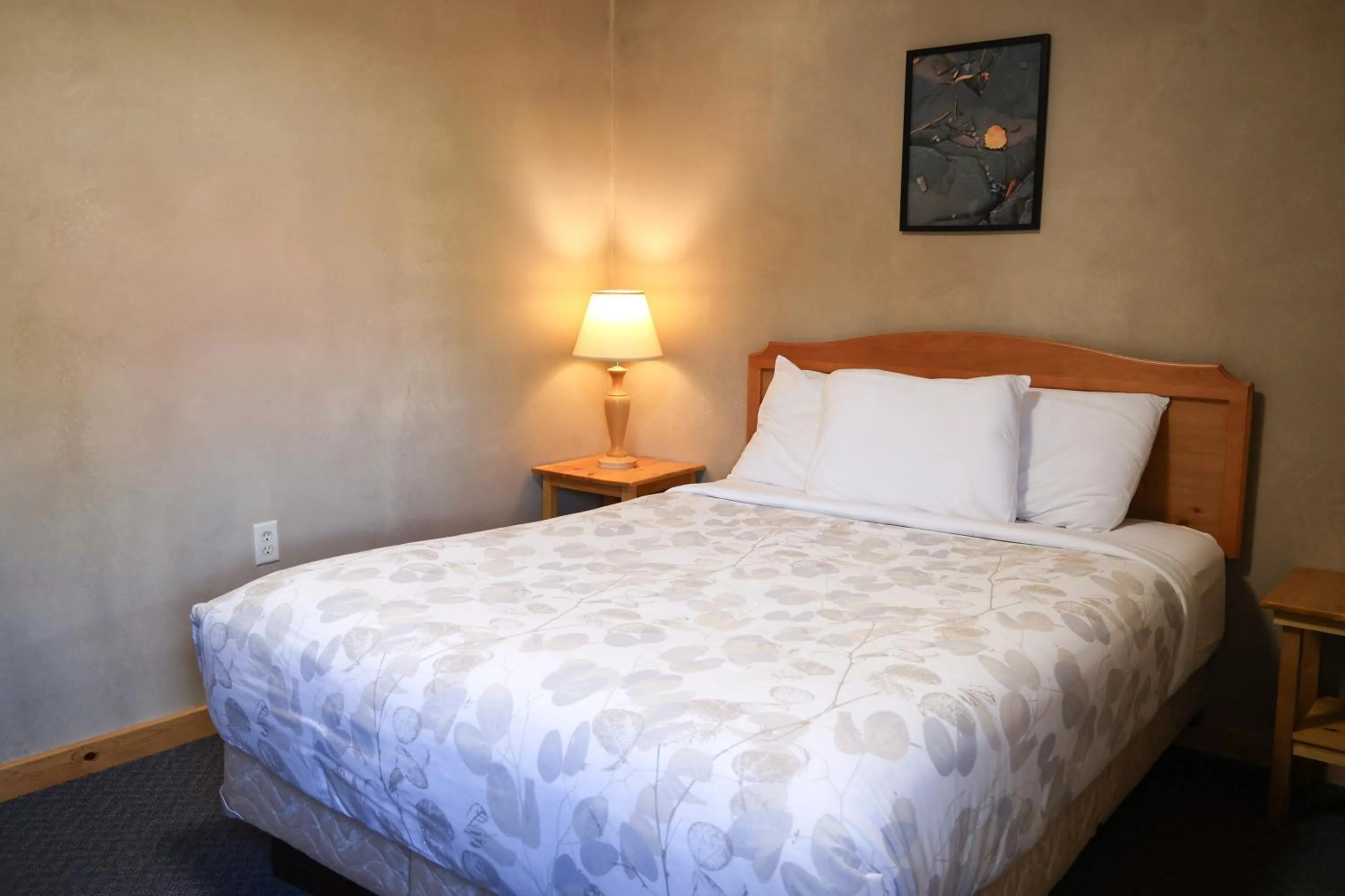 Bedroom, Bed in Adventure Inn