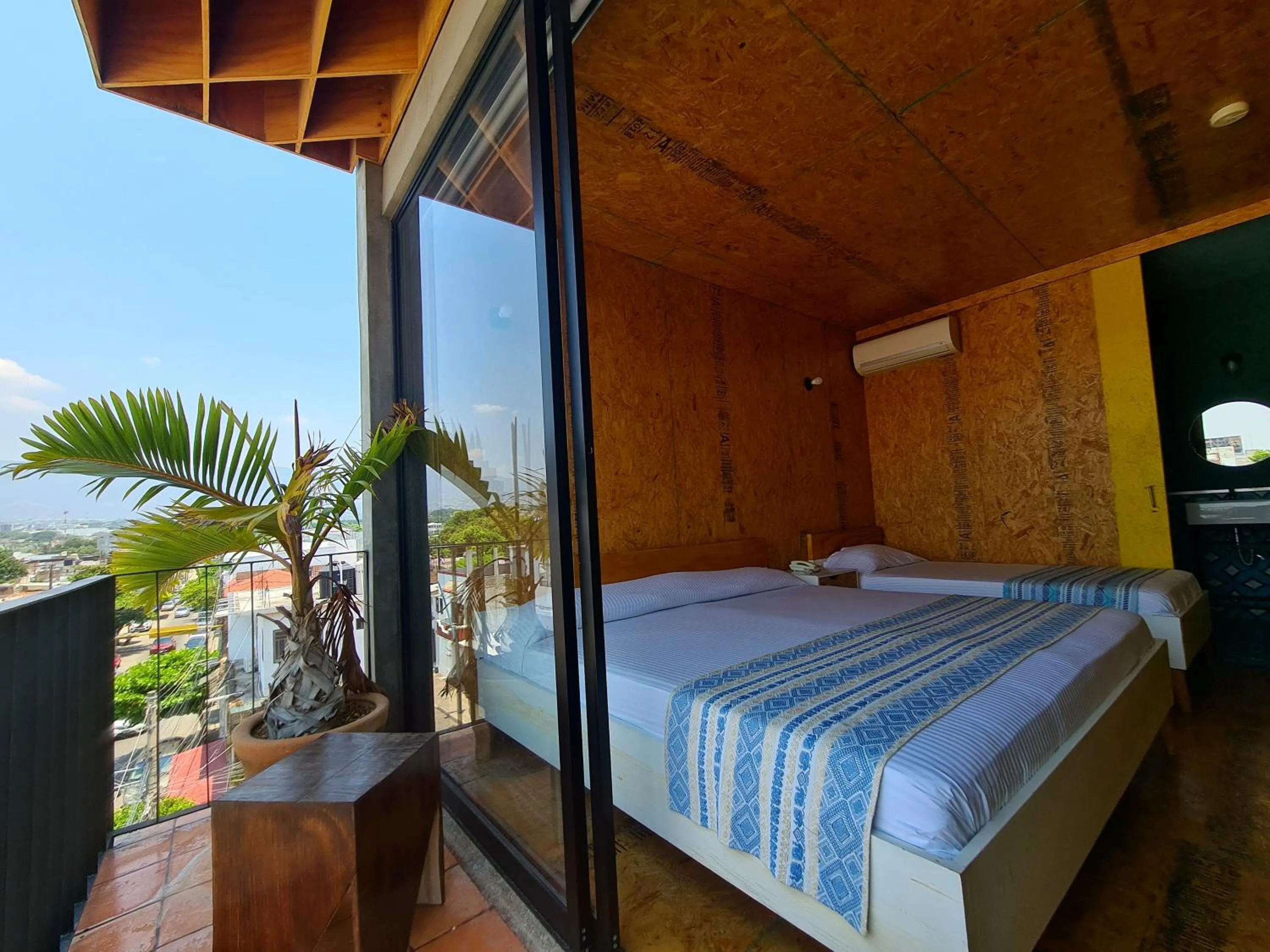 Balcony/Terrace, Bed in Hotel Momotus Tuxtla