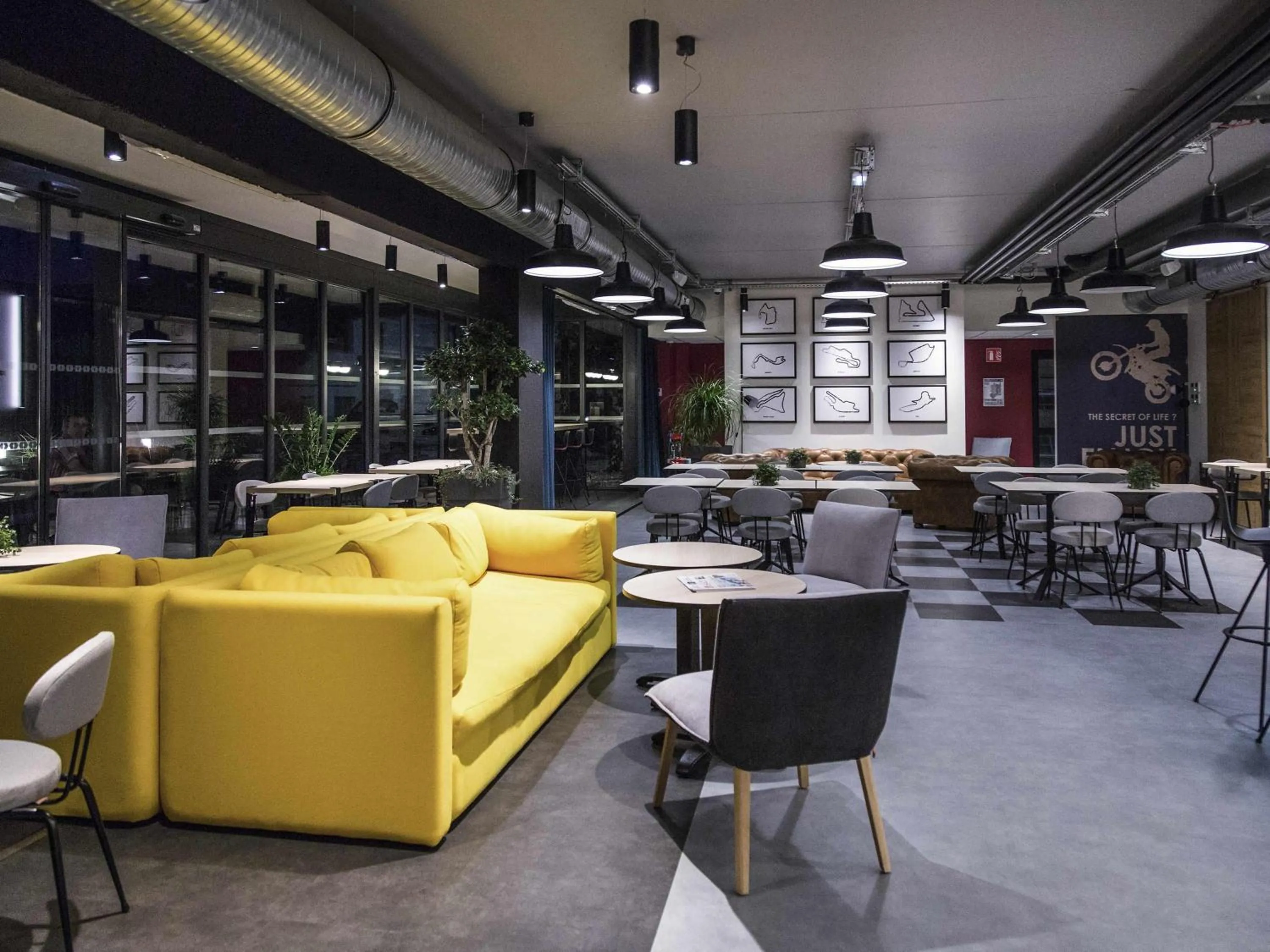 Restaurant/places to eat in ibis Styles Bâle-Mulhouse Aéroport