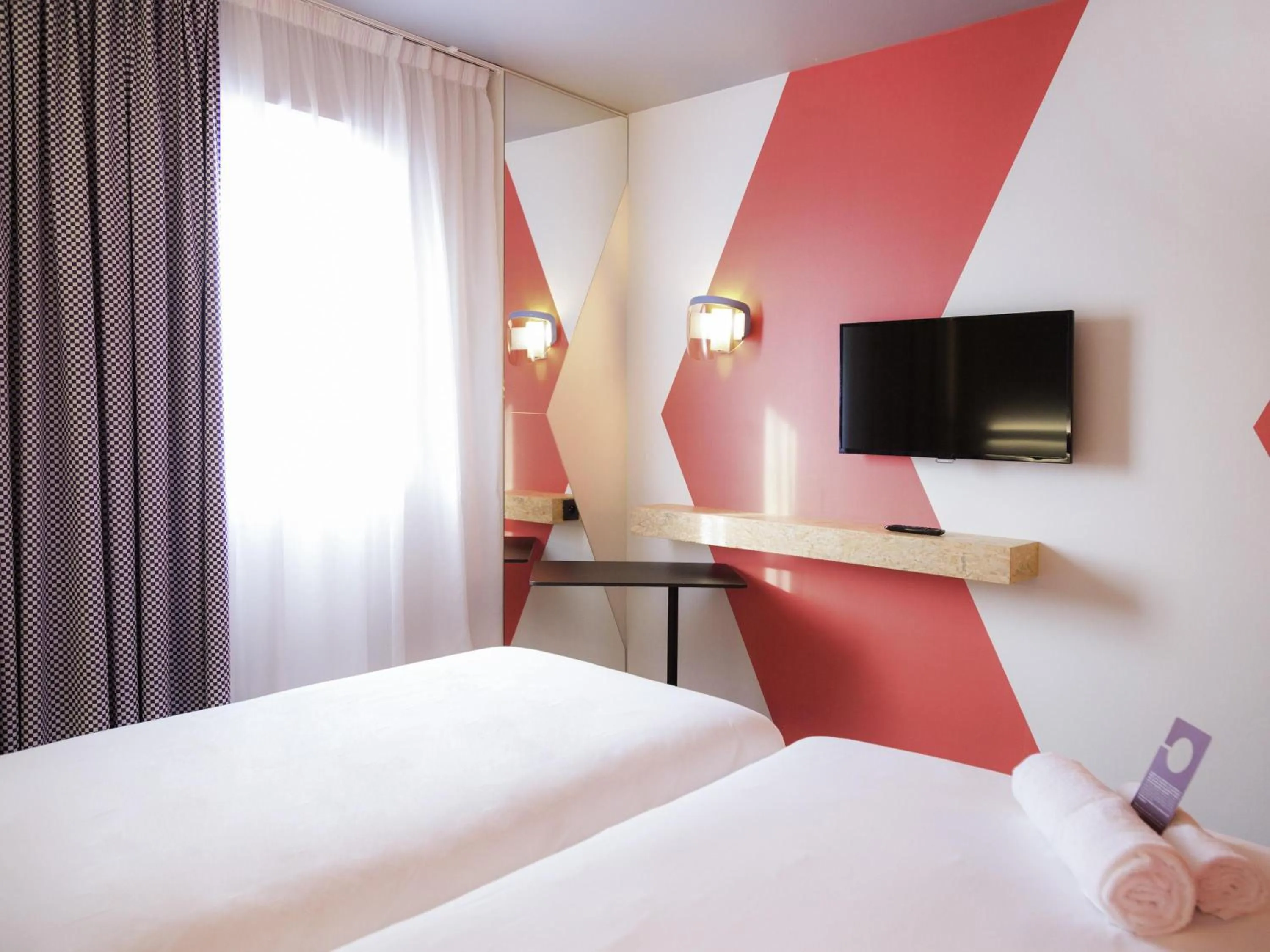 Bedroom, Bed in ibis Styles Bâle-Mulhouse Aéroport