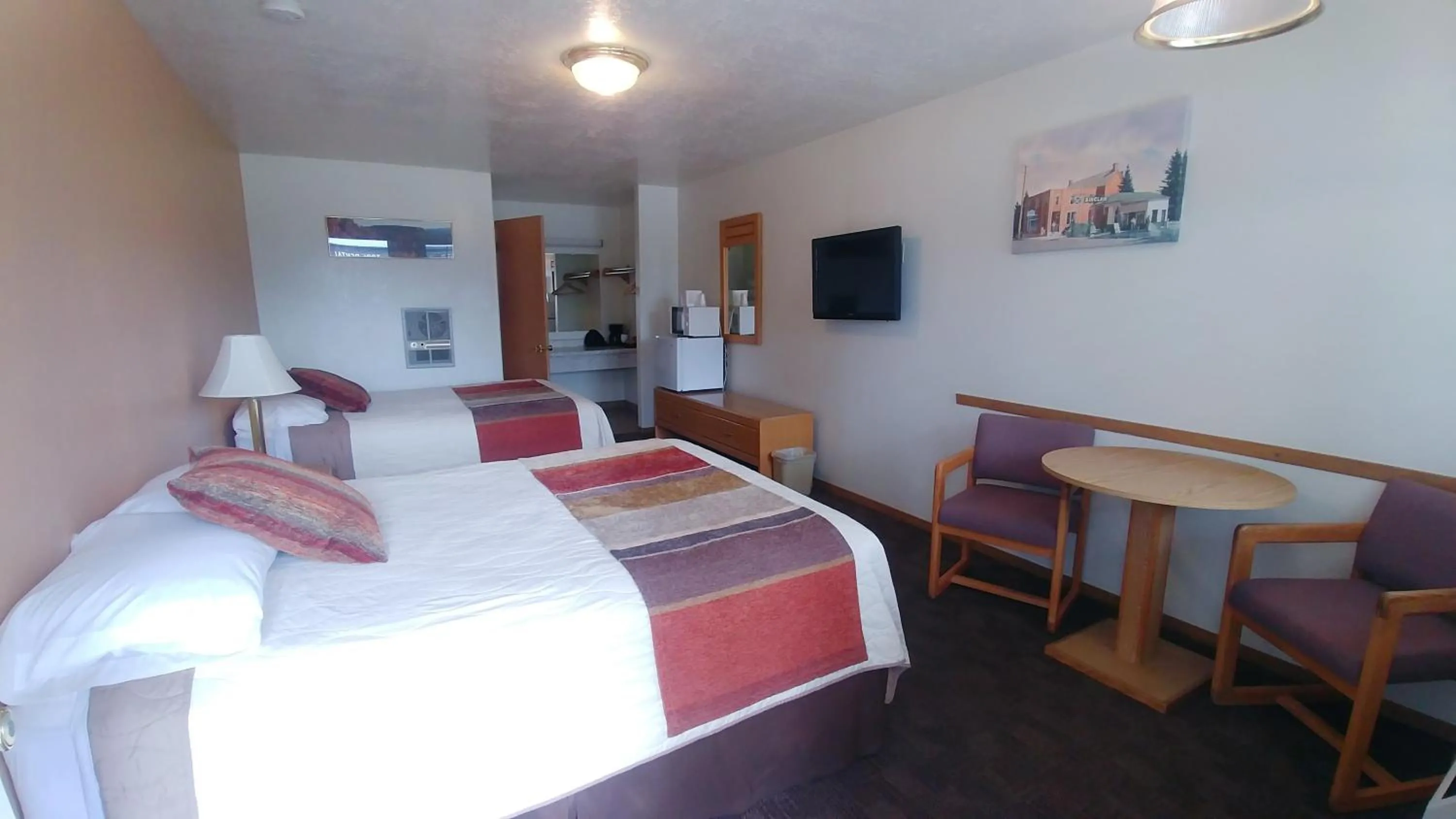 Queen Room with Two Queen Beds in Blue Pine Motel