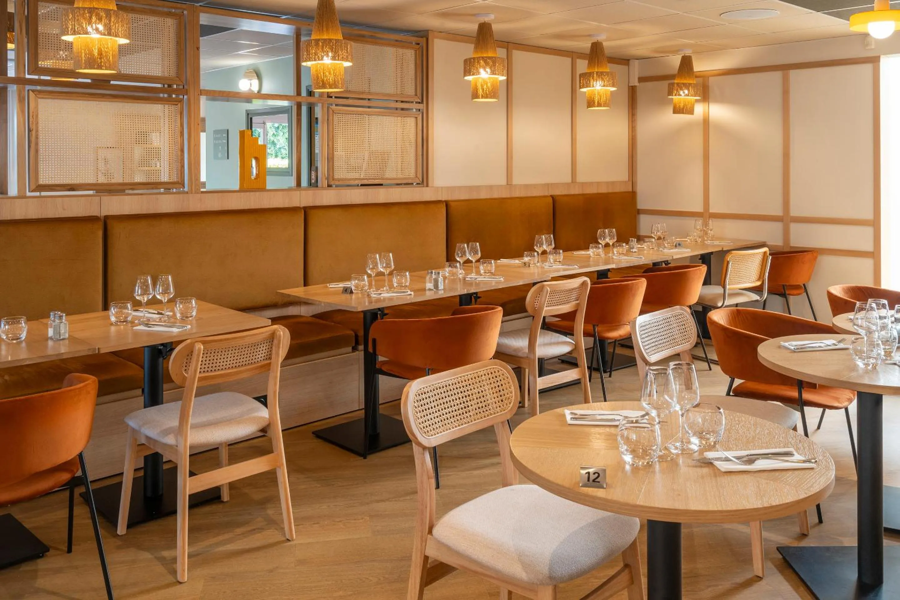 Restaurant/places to eat in Sure Hotel by Best Western Caen Memorial