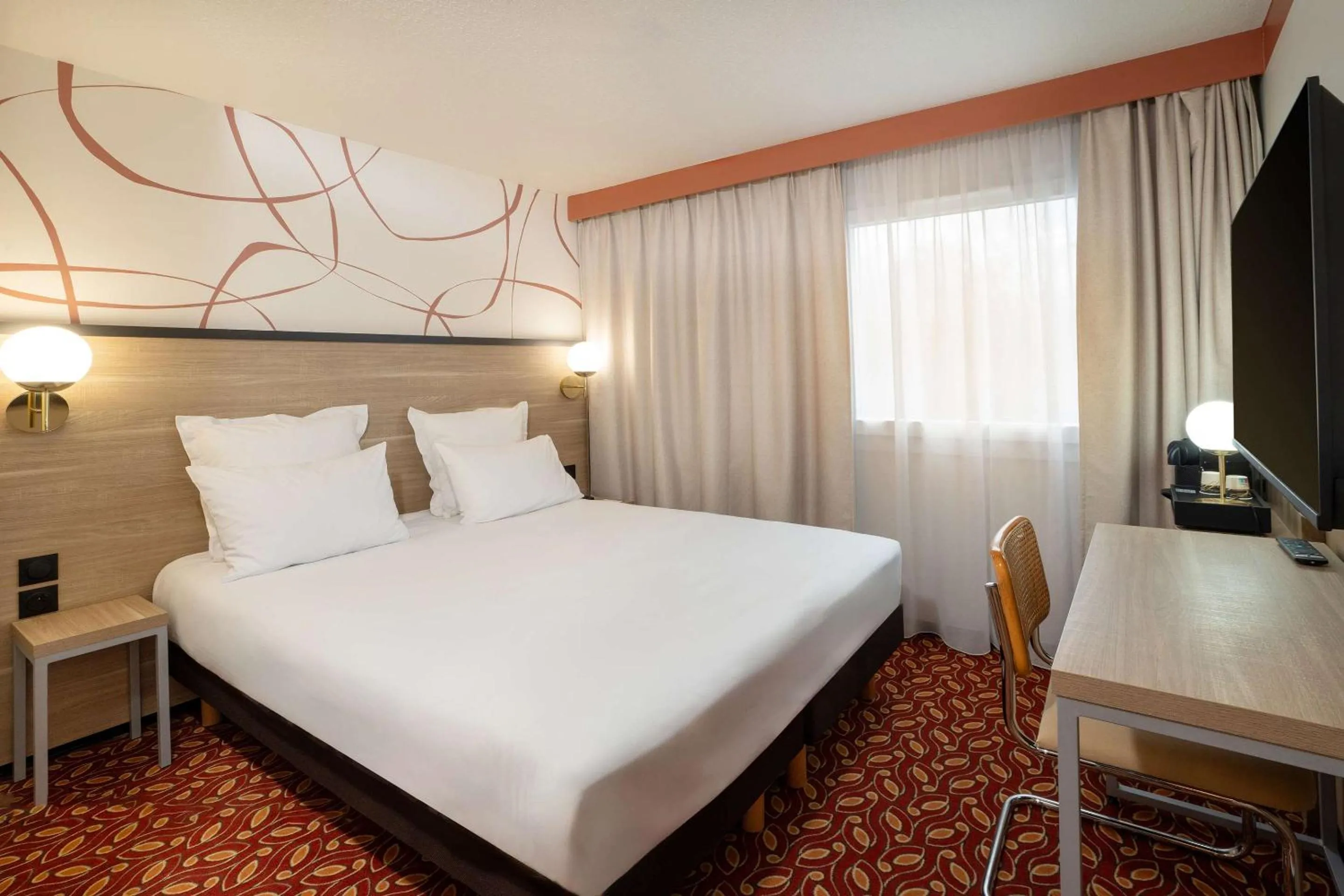 Bedroom, Bed in Sure Hotel by Best Western Caen Memorial