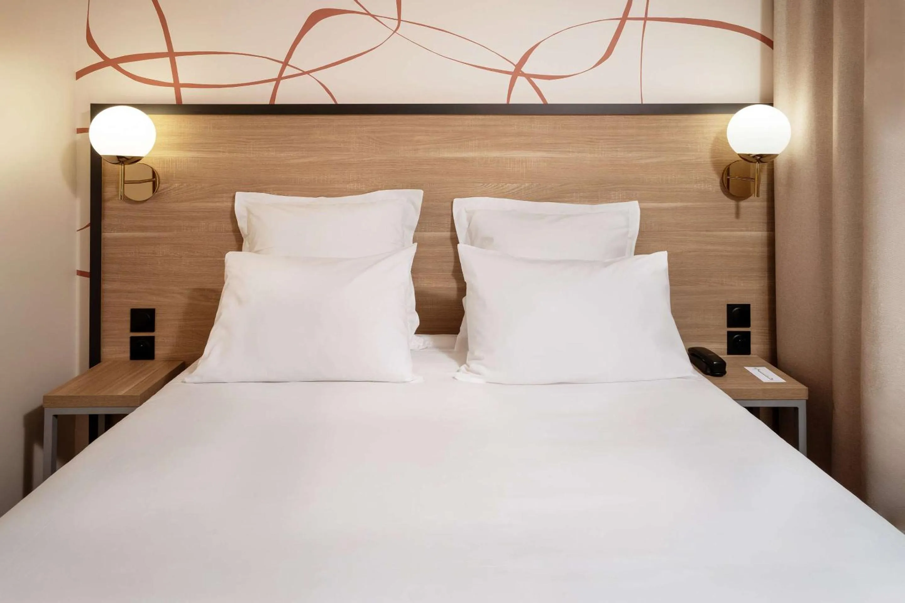 Bedroom, Bed in Sure Hotel by Best Western Caen Memorial