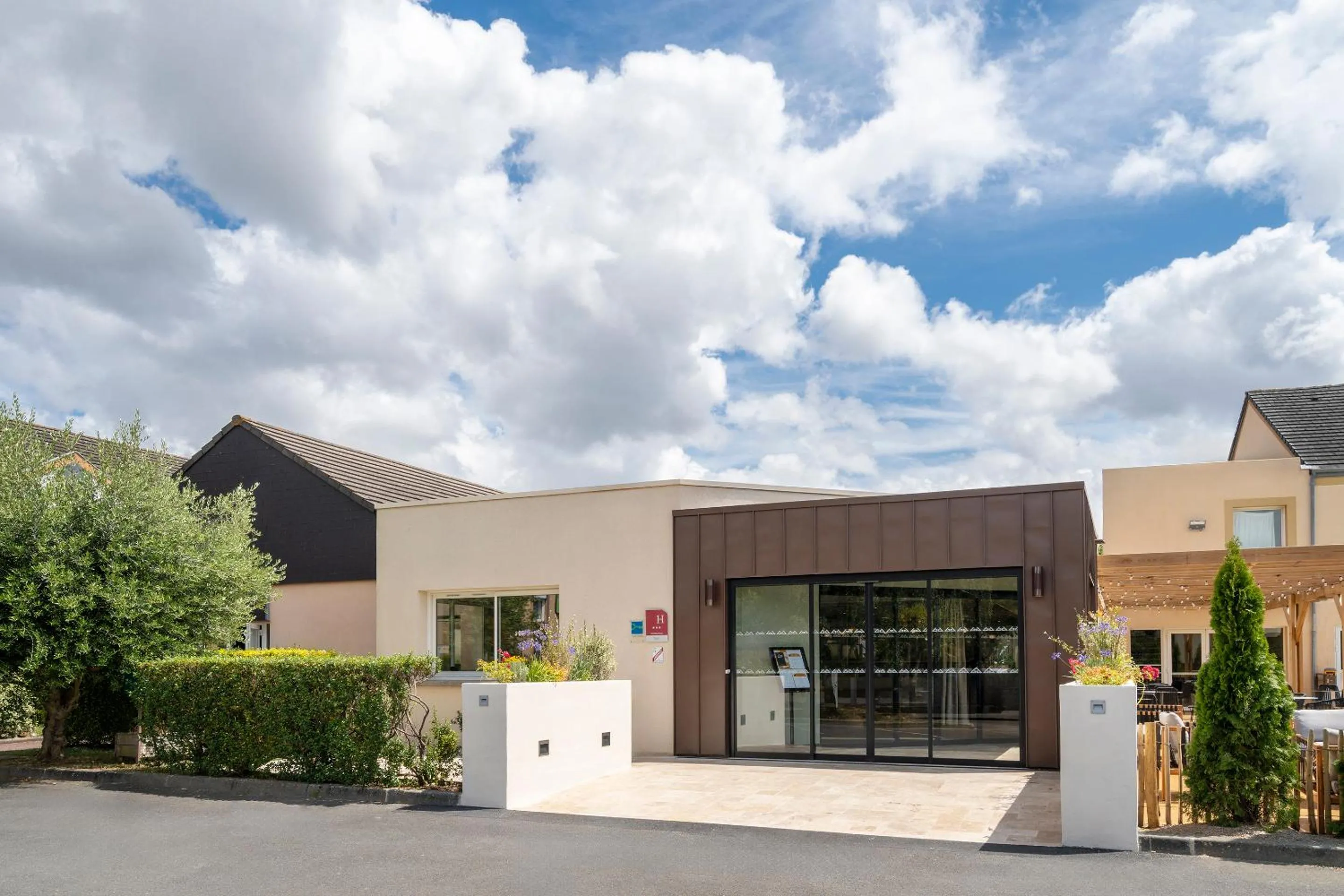 Facade/entrance in Sure Hotel by Best Western Caen Memorial