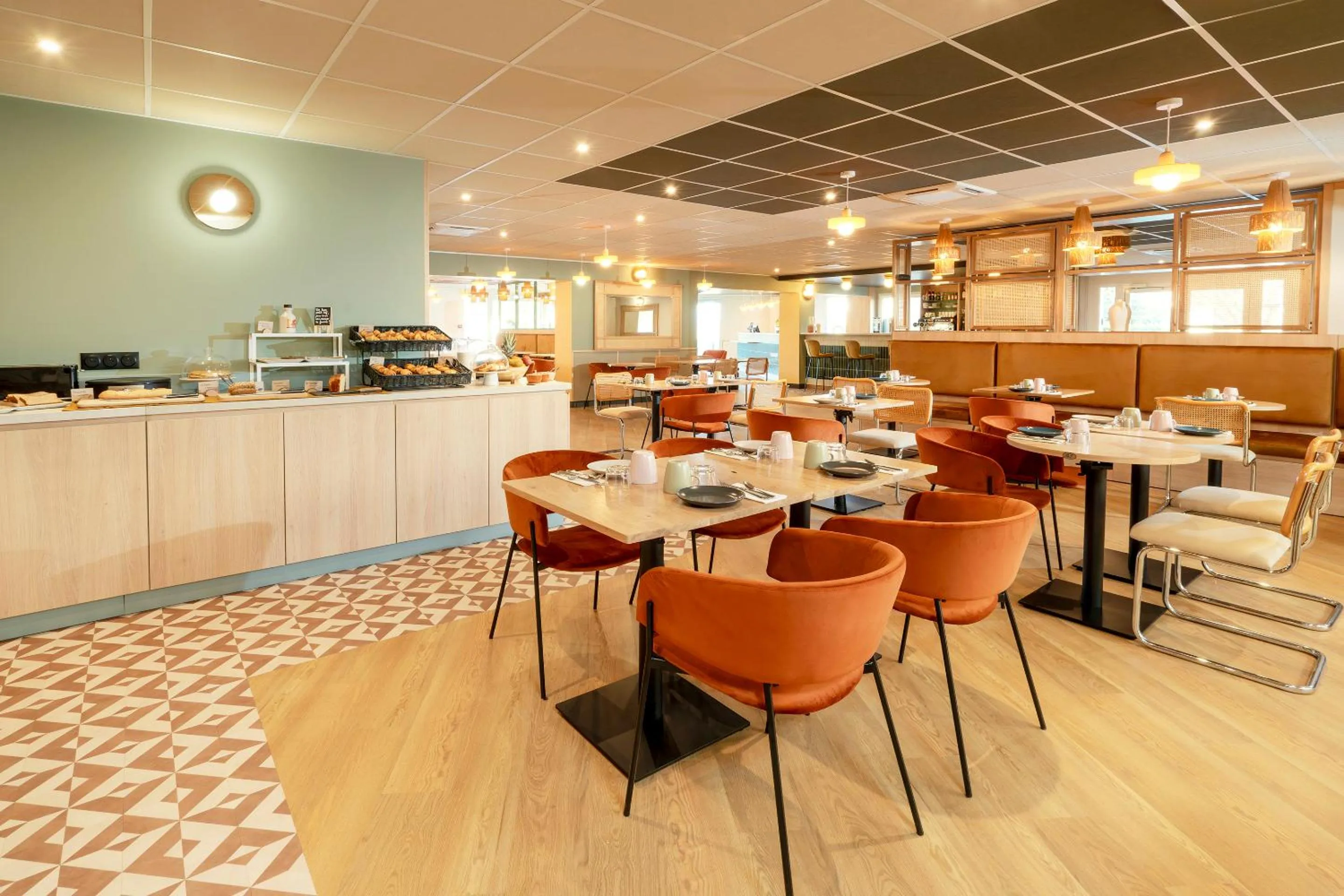 Restaurant/places to eat in Sure Hotel by Best Western Caen Memorial