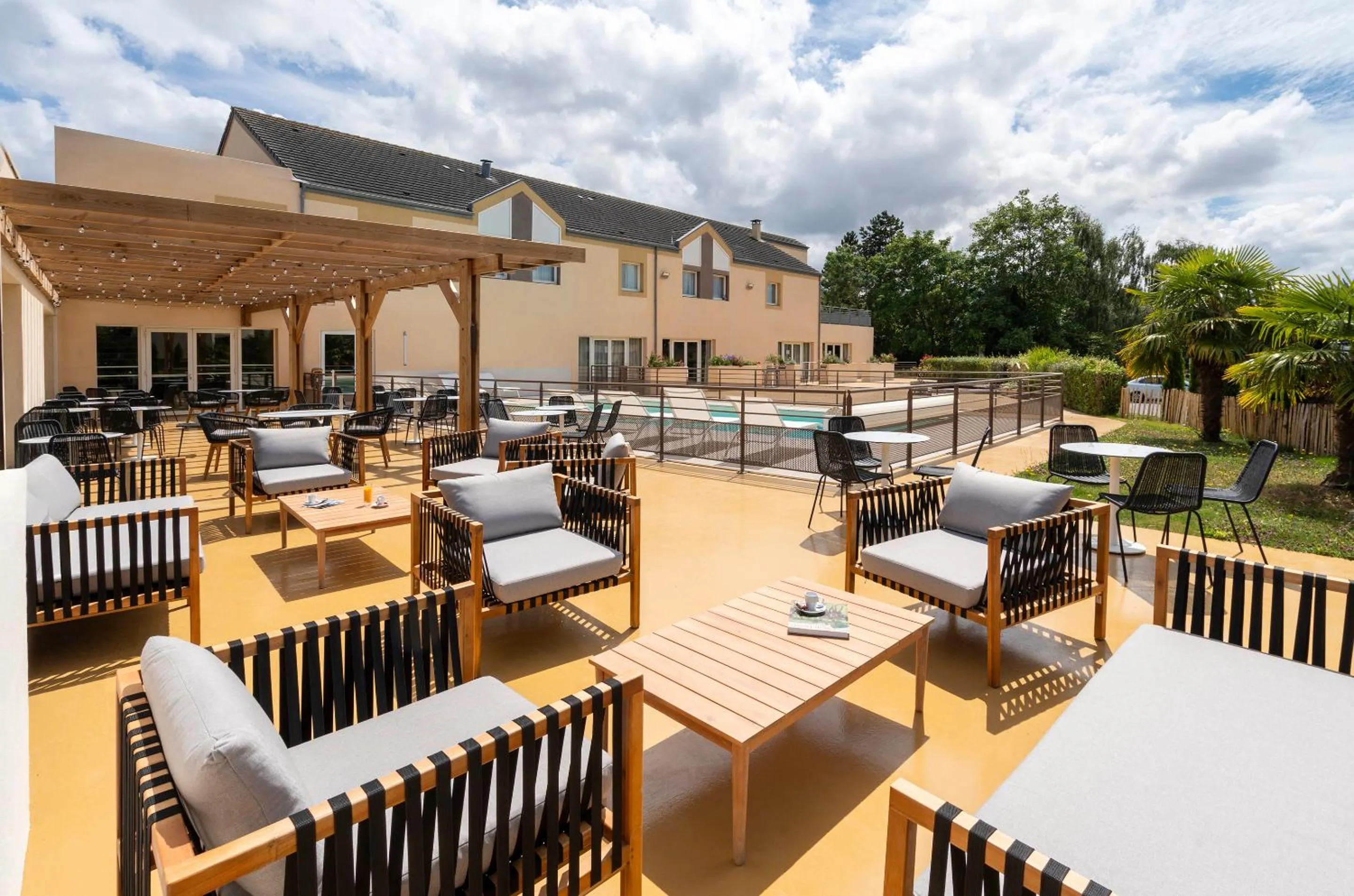 Patio in Sure Hotel by Best Western Caen Memorial