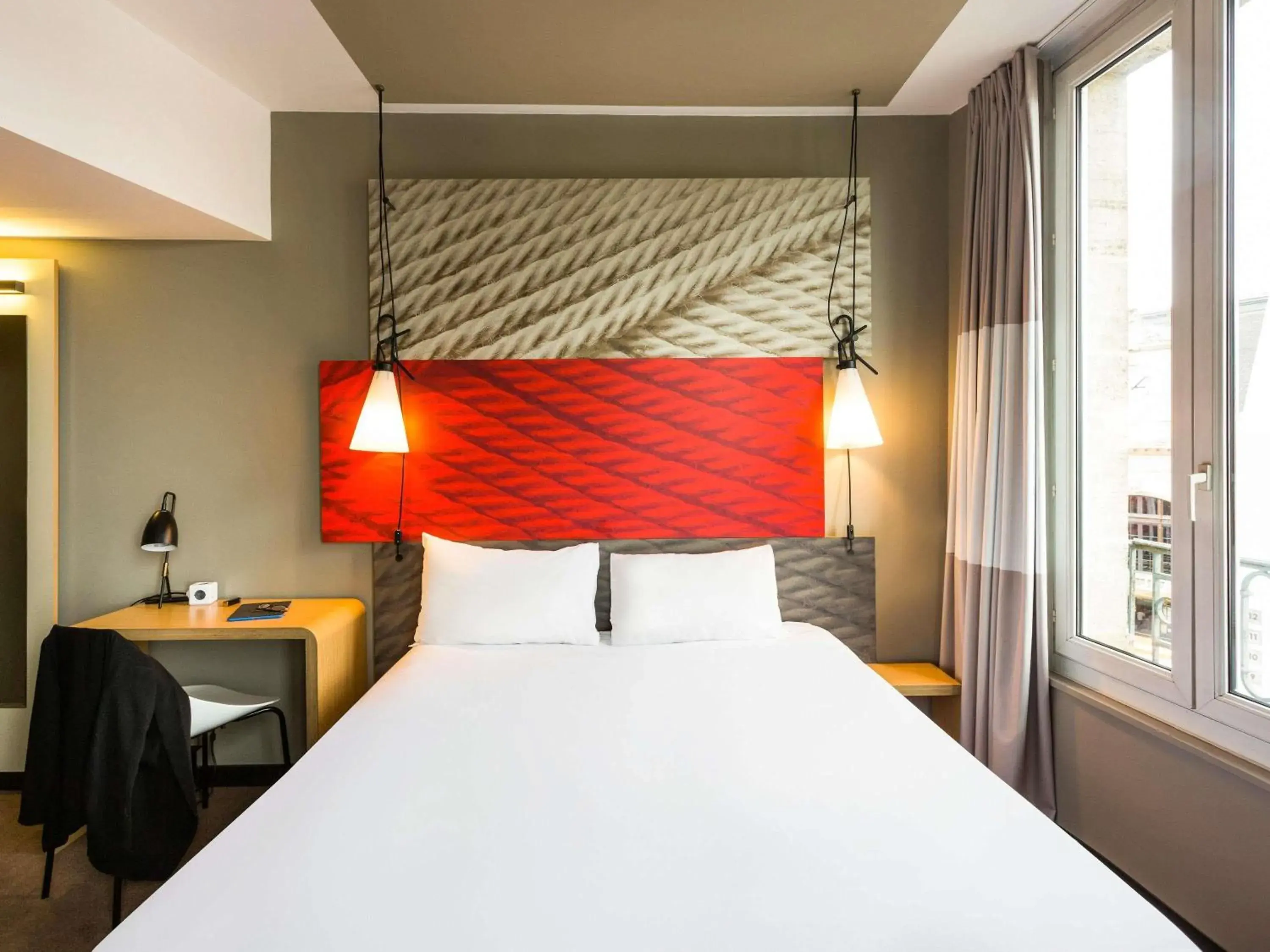 Superior Double Room with Double Bed and Sofa Bed in ibis Bordeaux Centre Gare Saint Jean Euratlantique Superior Double Room with Double Bed and Sofa Bed in ibis Bordeaux Centre Gare Saint Jean Euratlantique