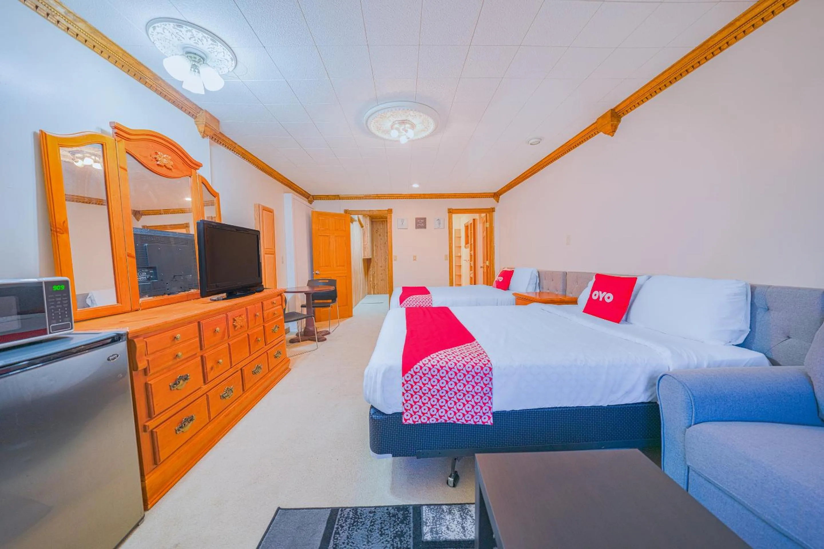 Bedroom, Bed in OYO Hotel Portland OR near Airport