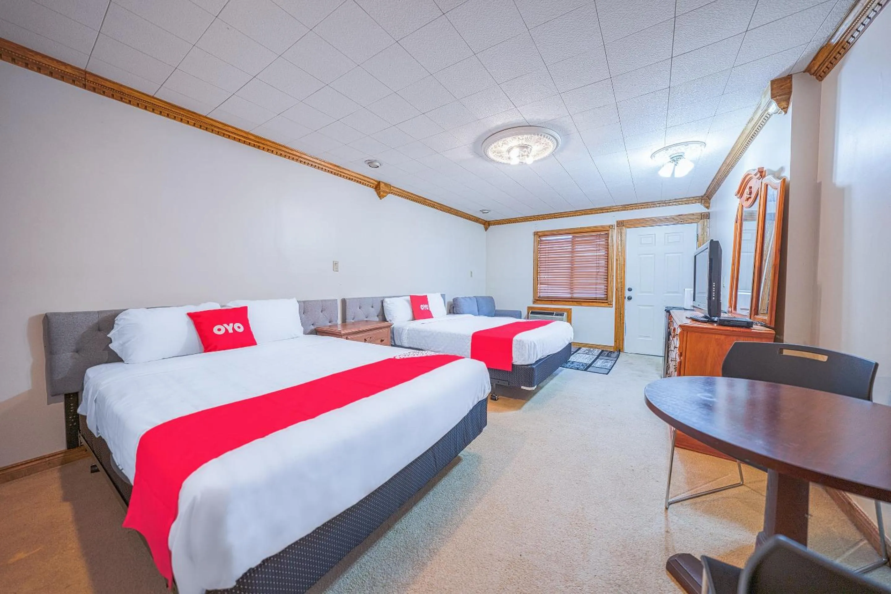 Bedroom, Bed in OYO Hotel Portland OR near Airport