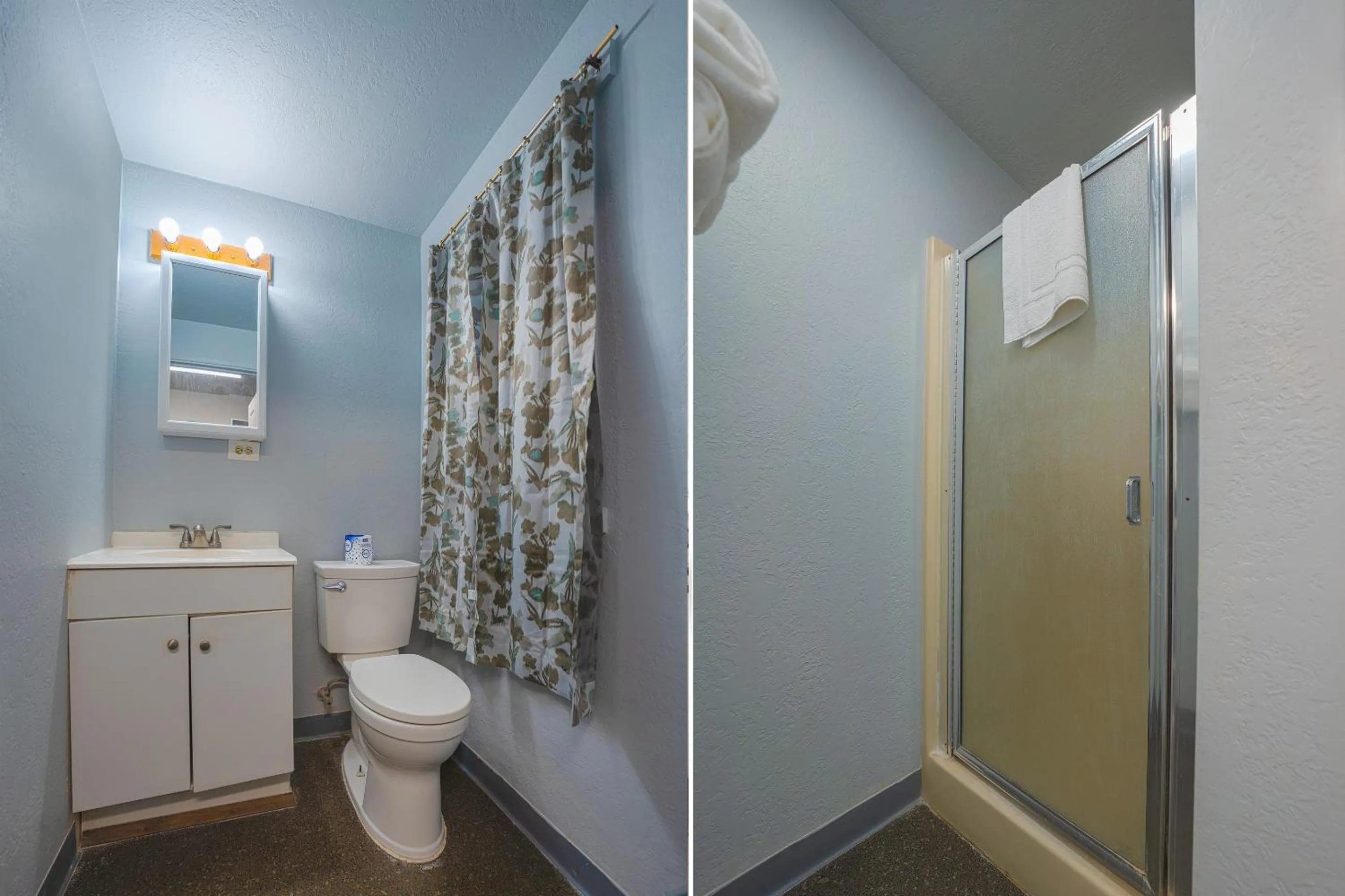 Bathroom in OYO Hotel Portland OR near Airport