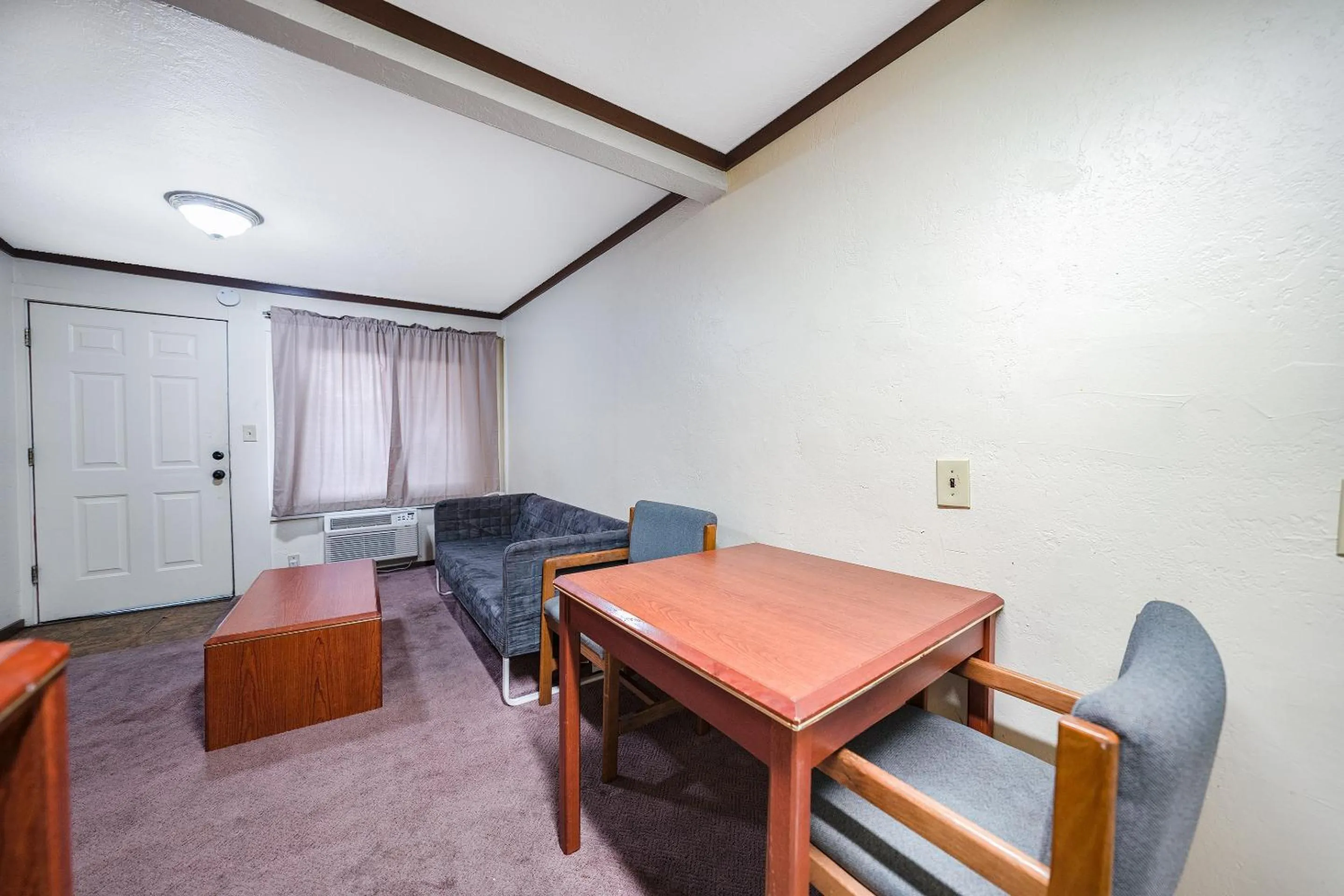 Bedroom in OYO Hotel Portland OR near Airport