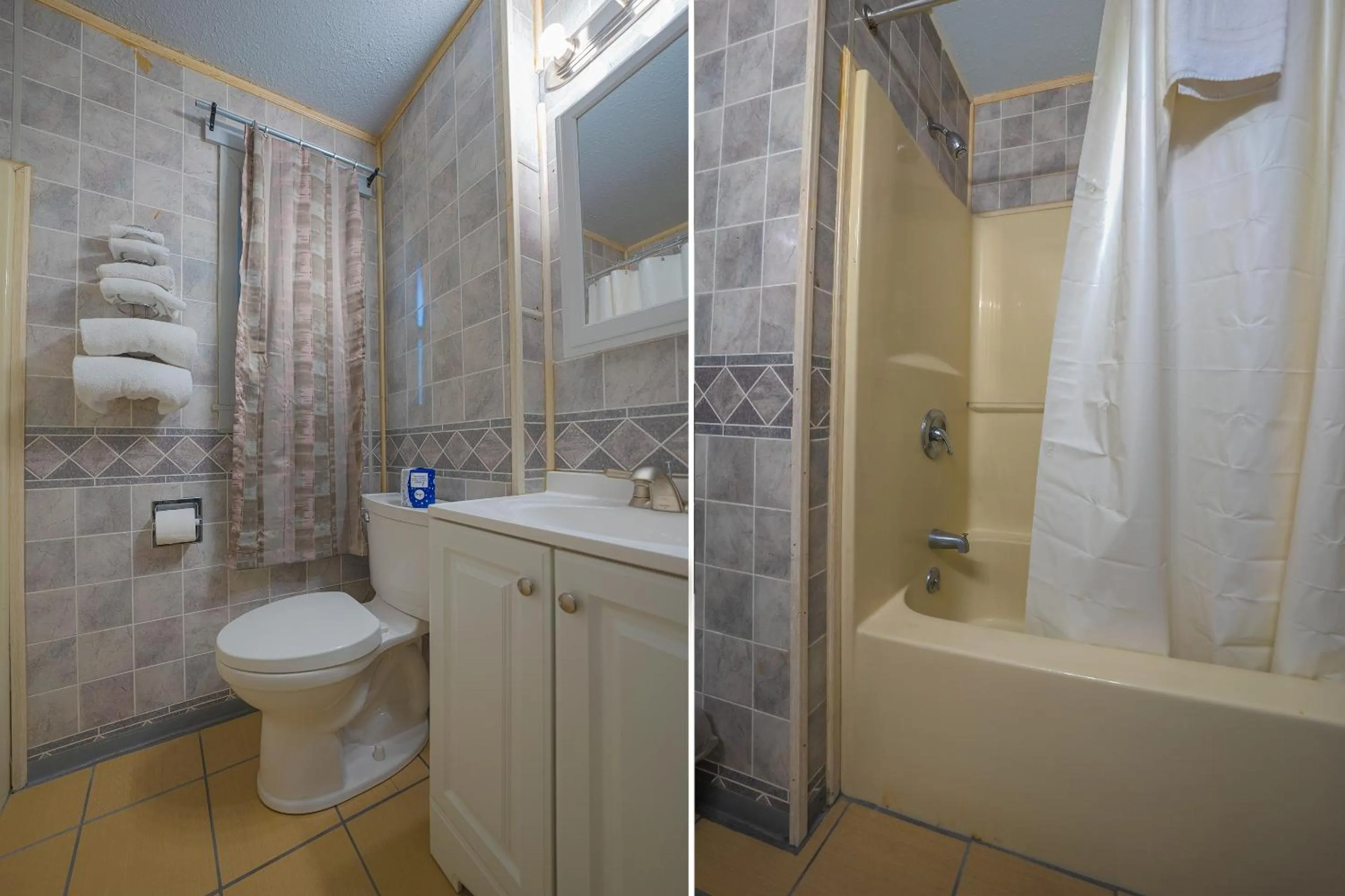 Bathroom in OYO Hotel Portland OR near Airport