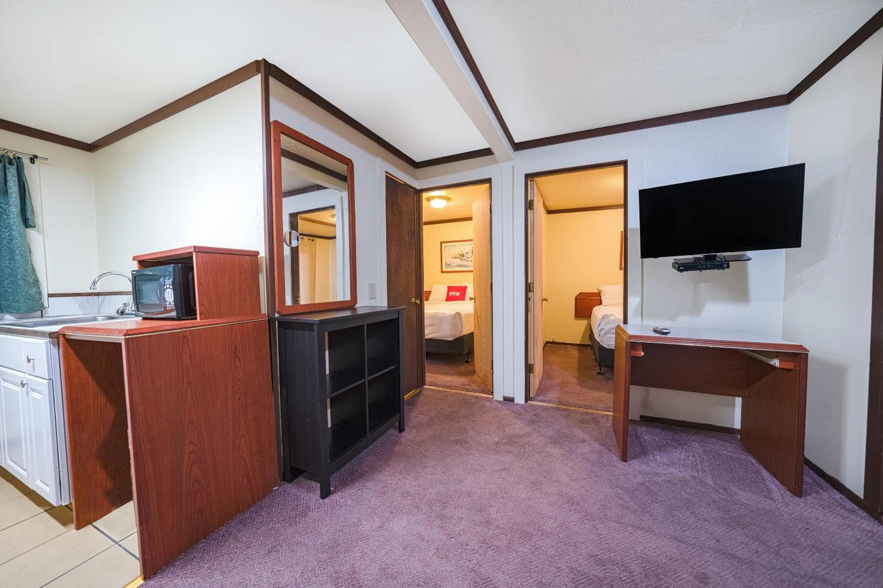 Bedroom in OYO Hotel Portland OR near Airport