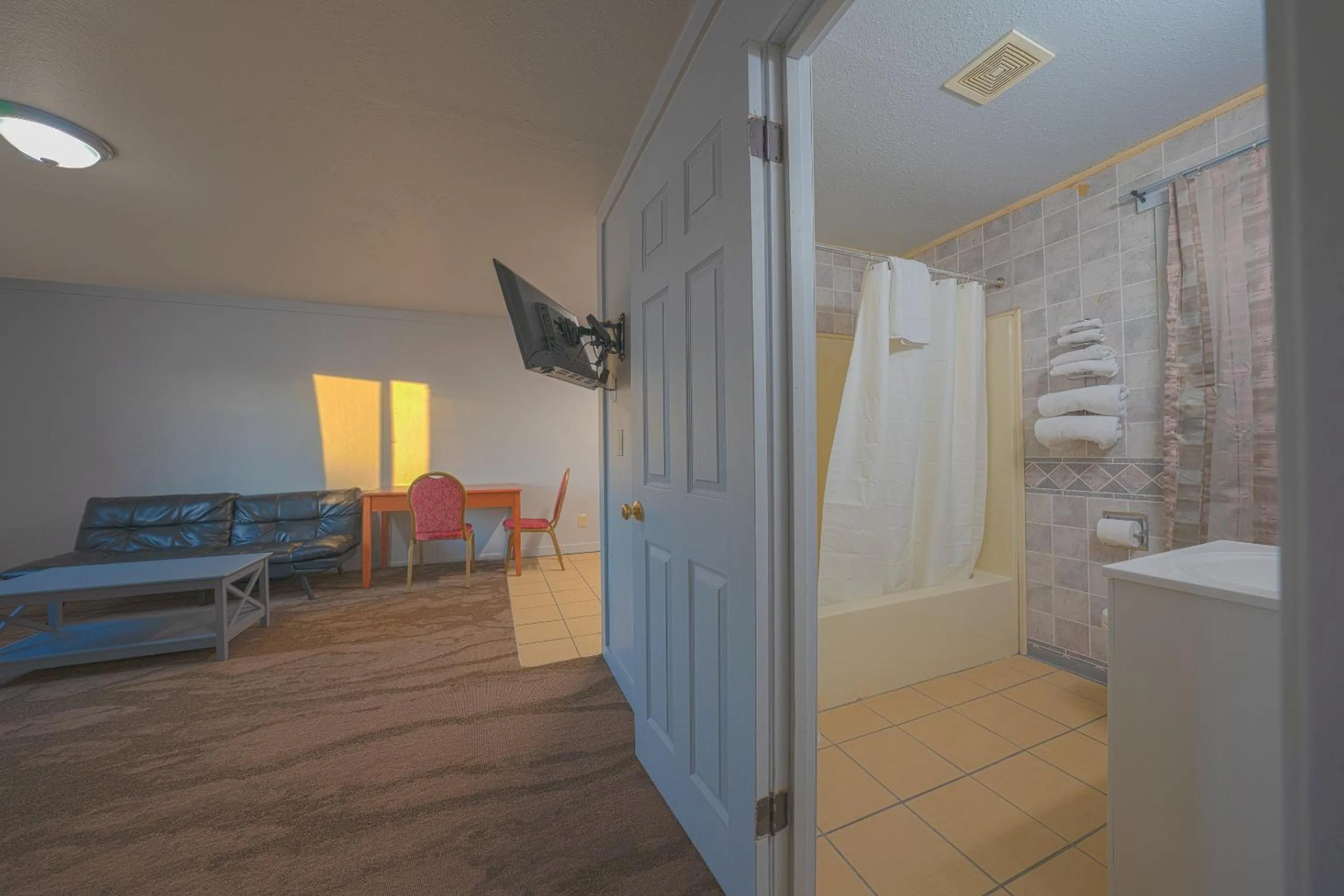 Bedroom in OYO Hotel Portland OR near Airport