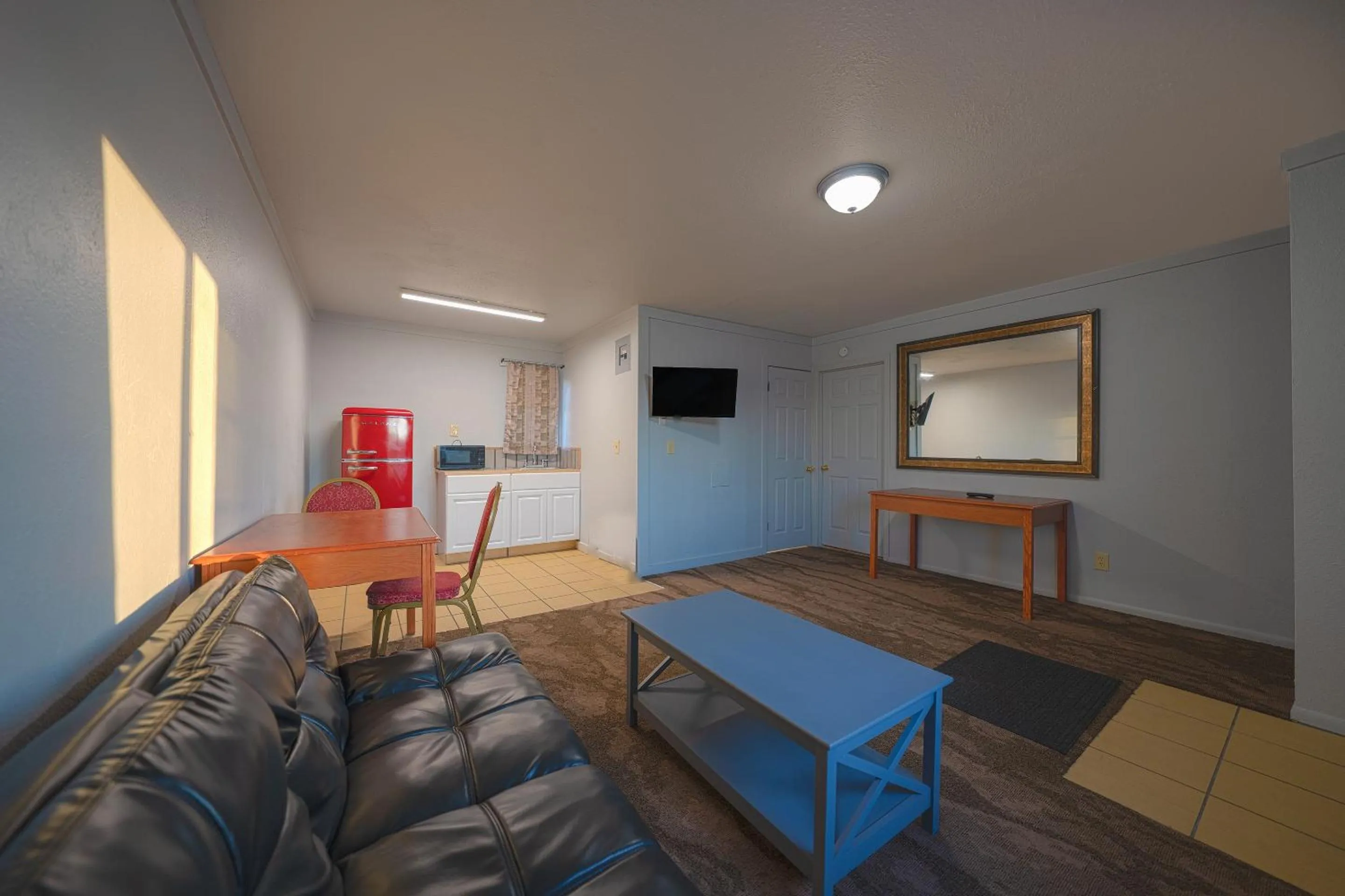 Bedroom in OYO Hotel Portland OR near Airport