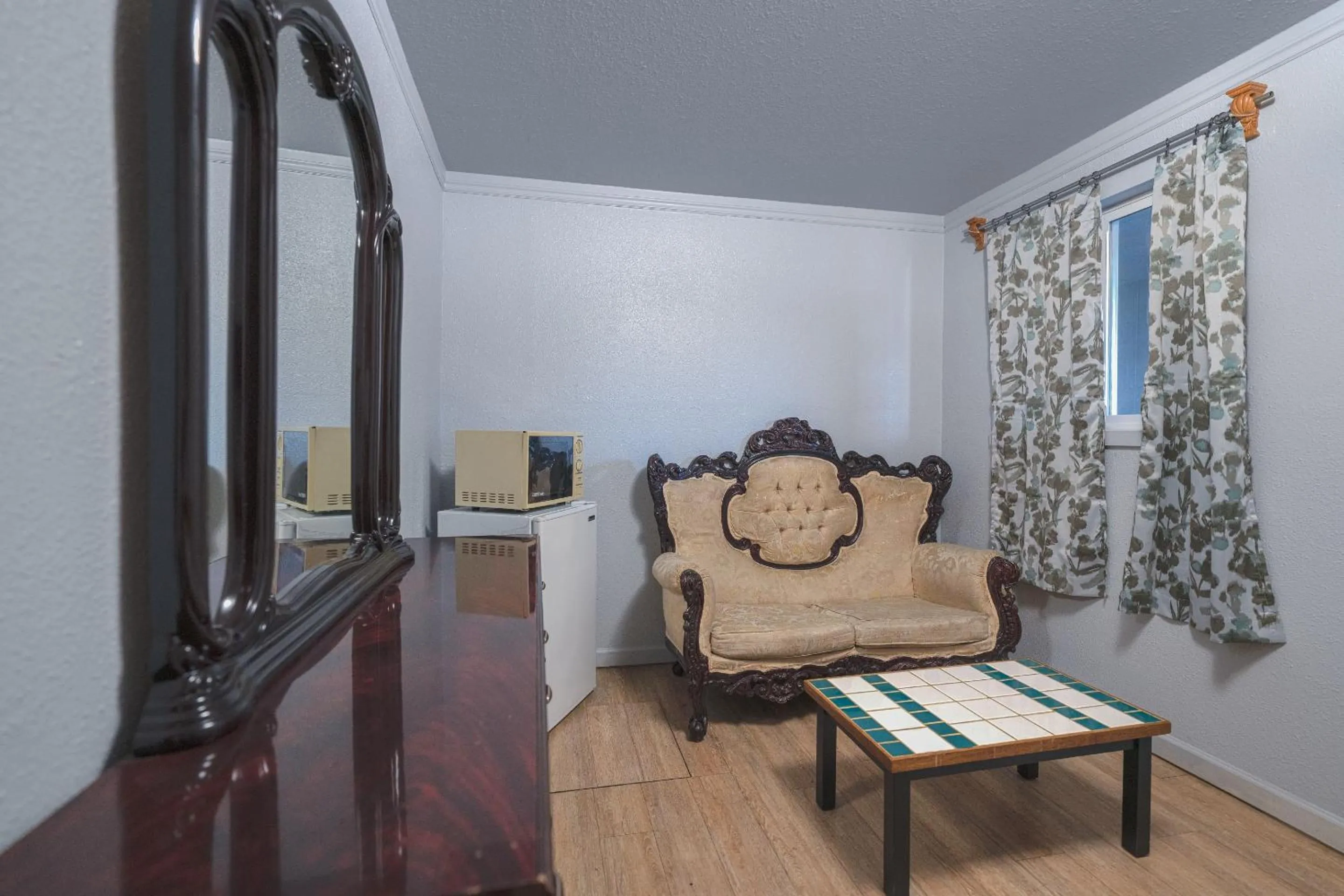 Bedroom in OYO Hotel Portland OR near Airport