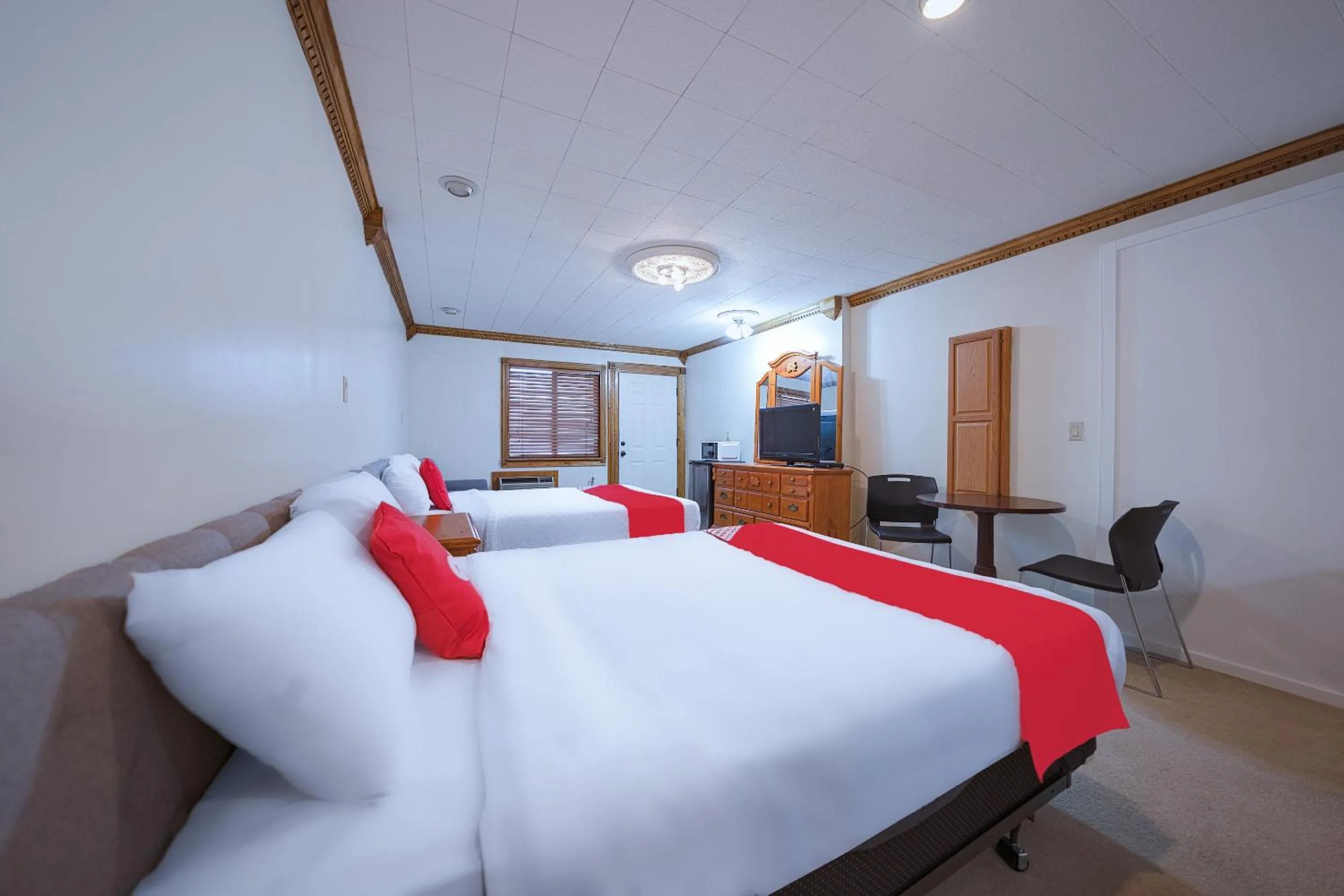 Bedroom, Bed in OYO Hotel Portland OR near Airport