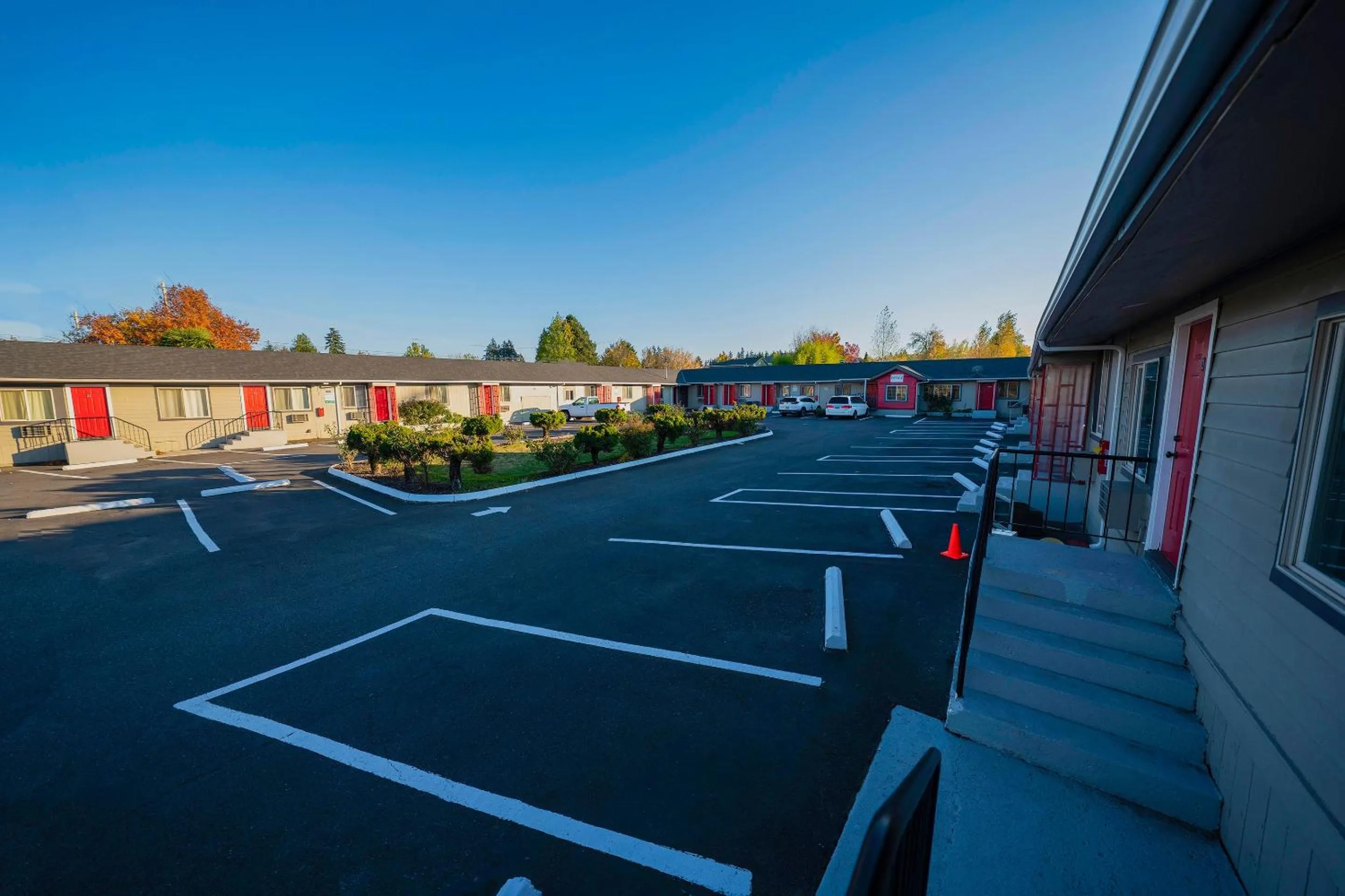 Facade/entrance in OYO Hotel Portland OR near Airport