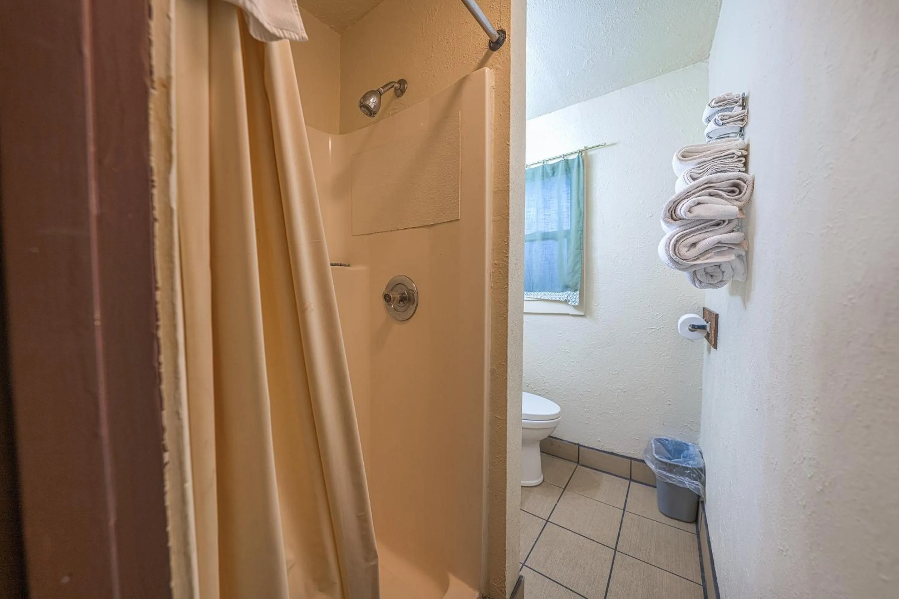 Bathroom in OYO Hotel Portland OR near Airport