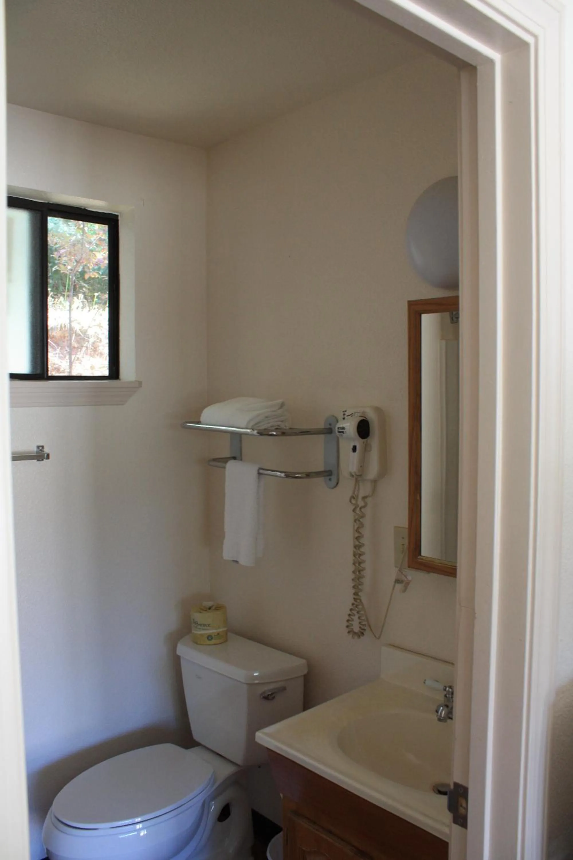 Day in Mother Lode Motel