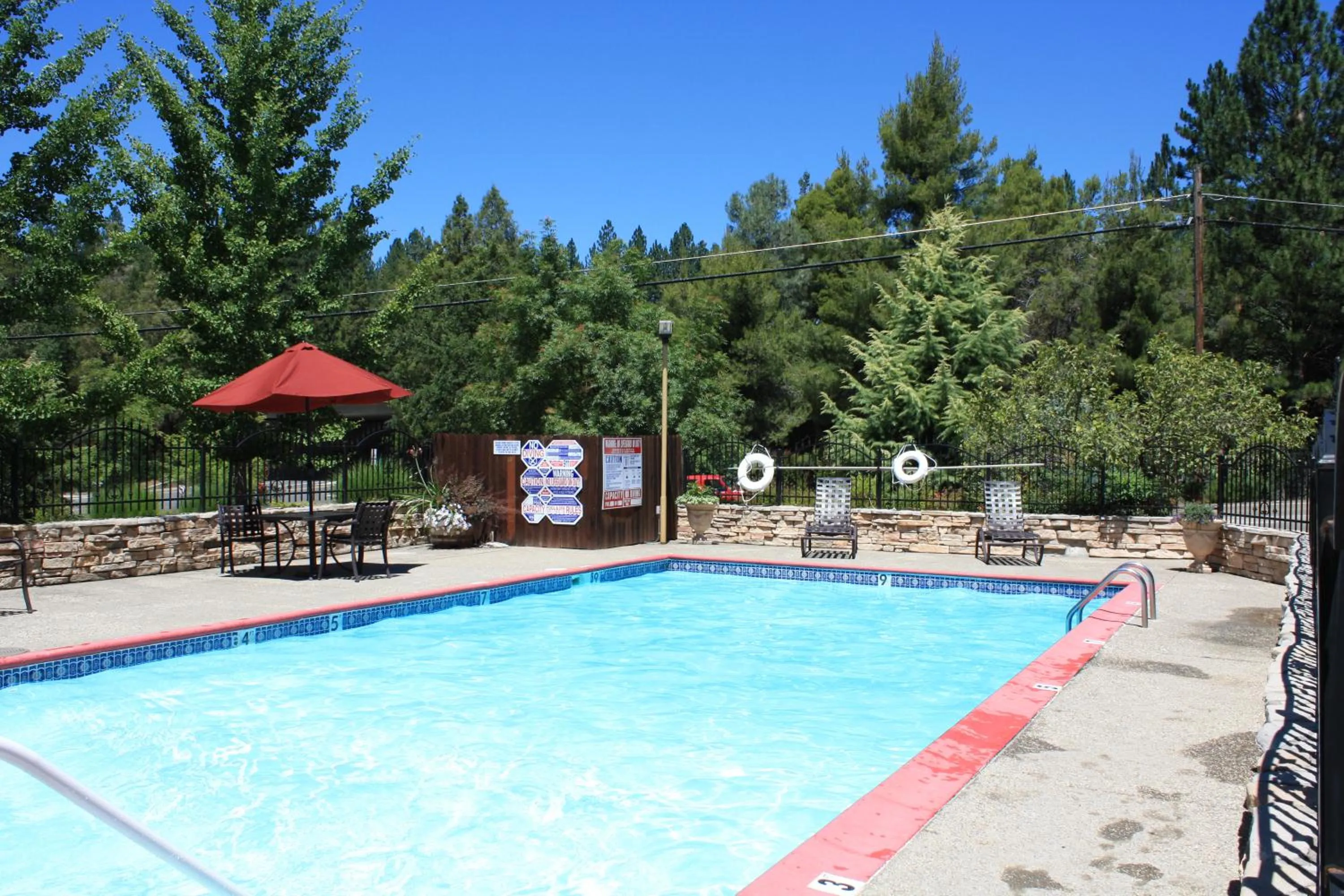 Day in Mother Lode Motel