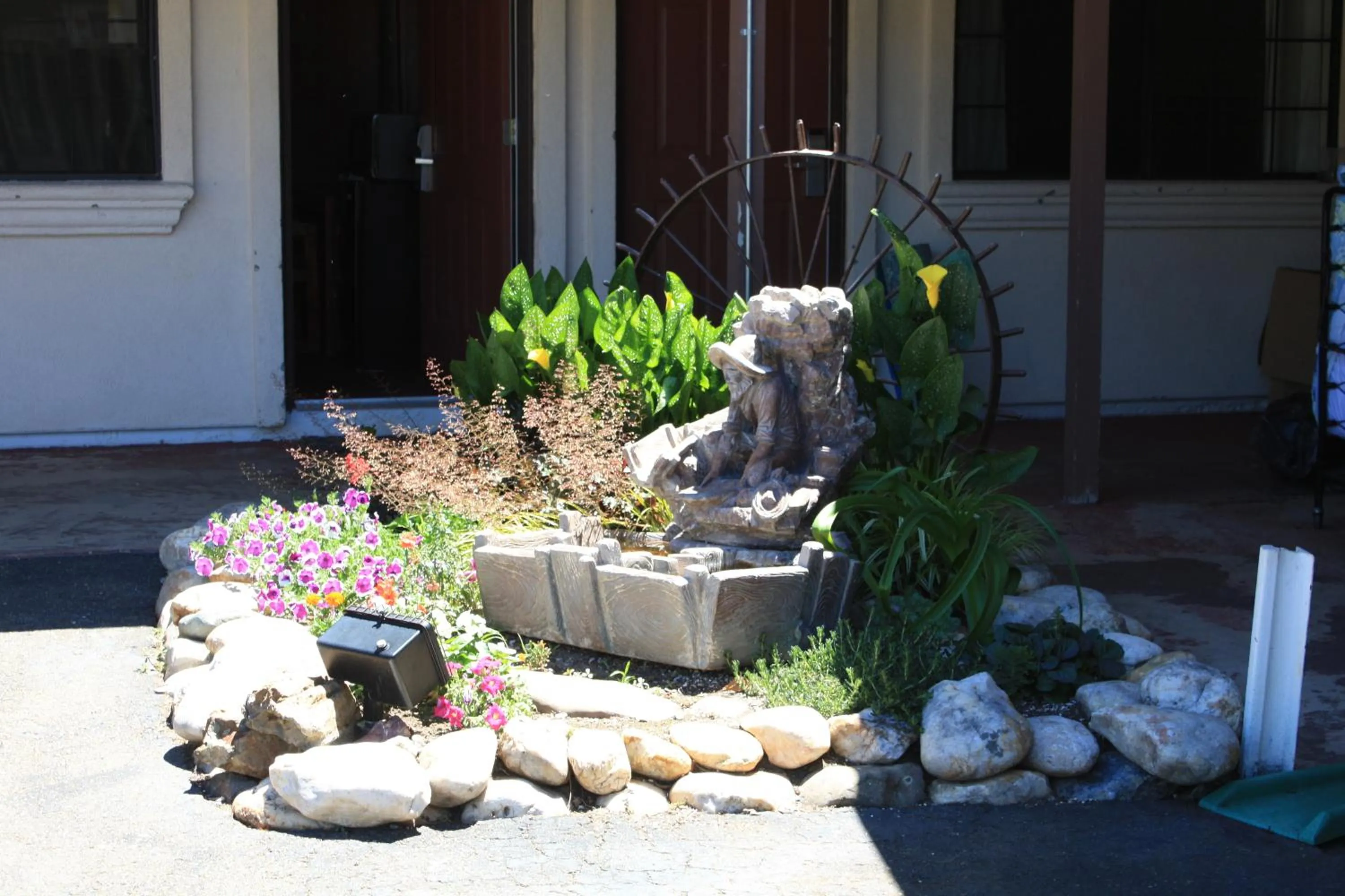 Day in Mother Lode Motel