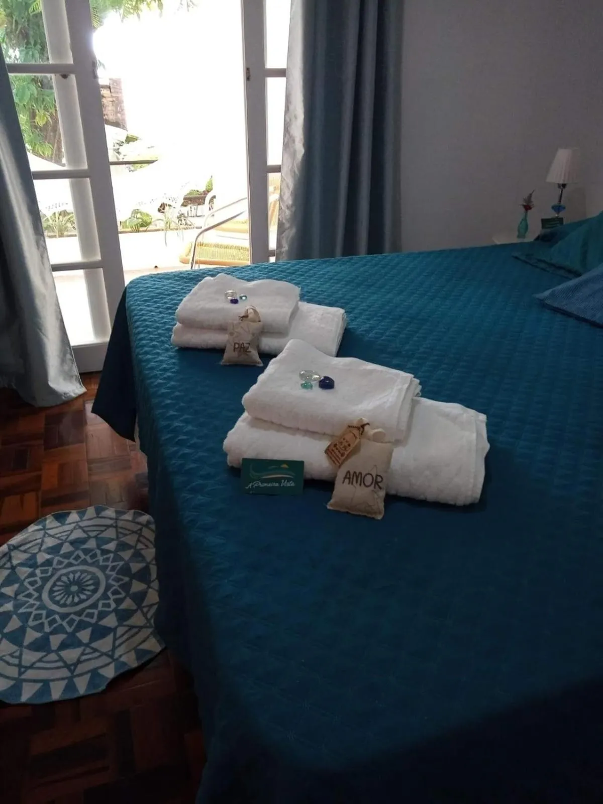 Photo of the whole room, Bed in A Primeira Vista